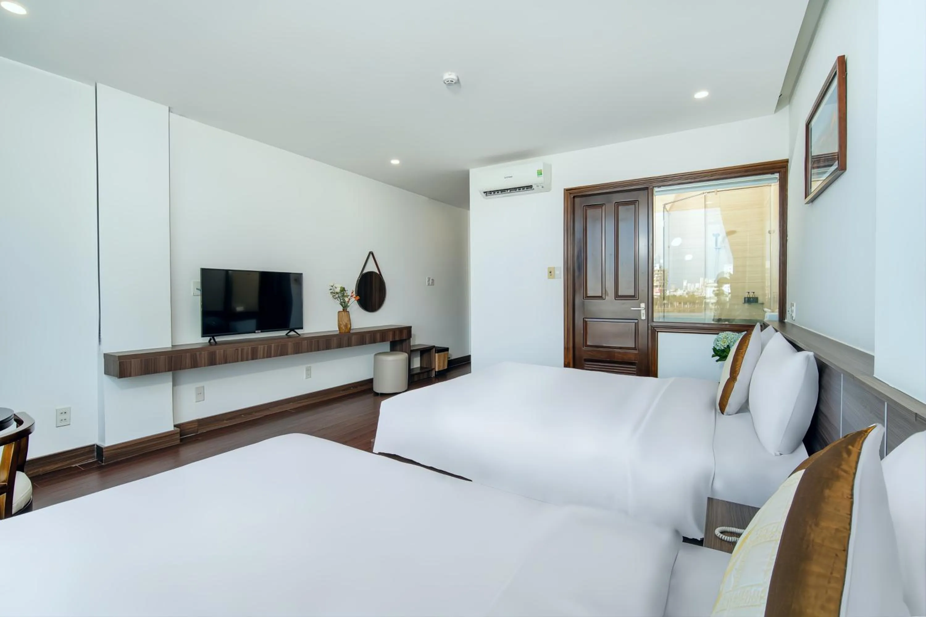 TV and multimedia in Hoang Linh Riverside Hotel Danang