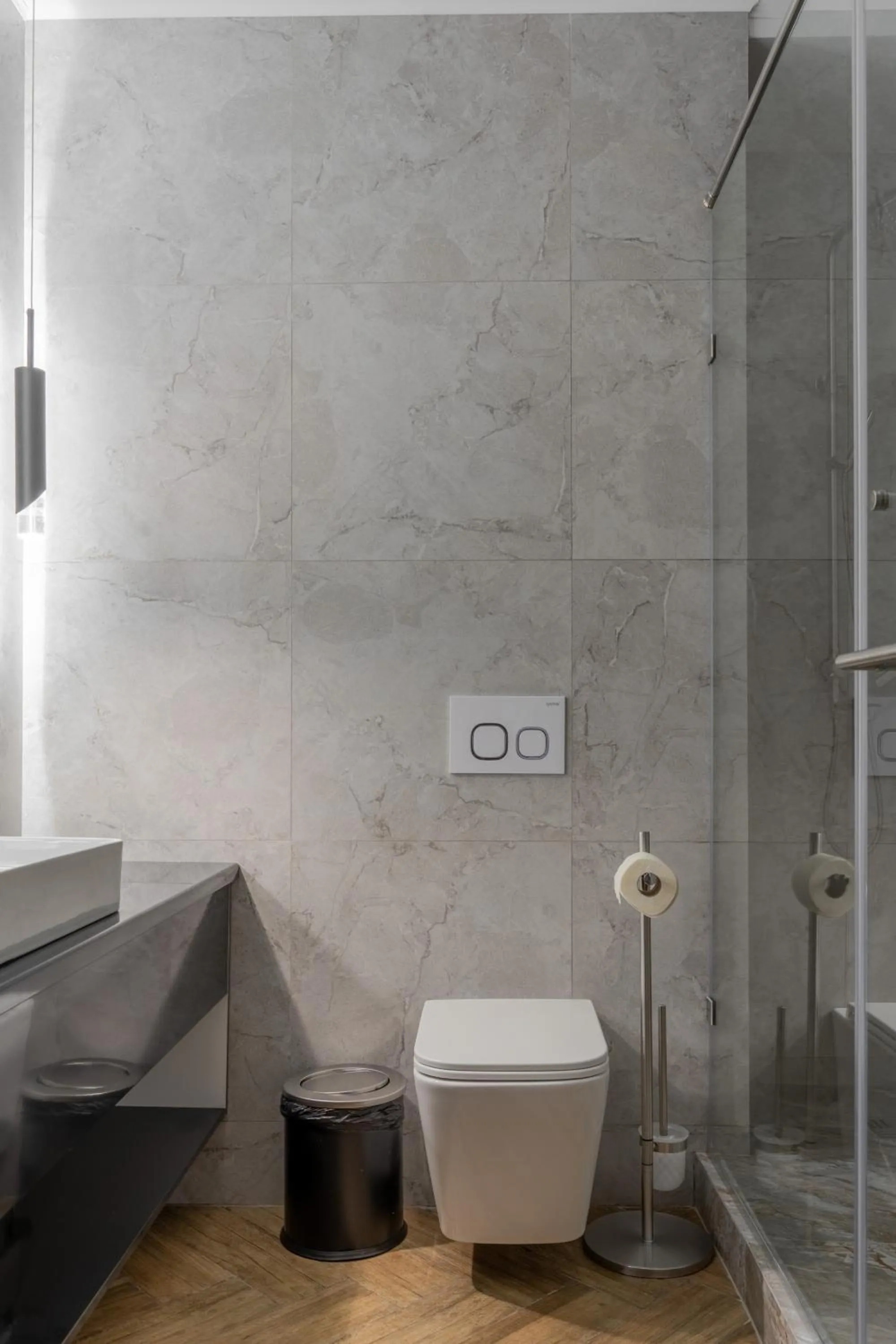 Toilet in Five Hotel