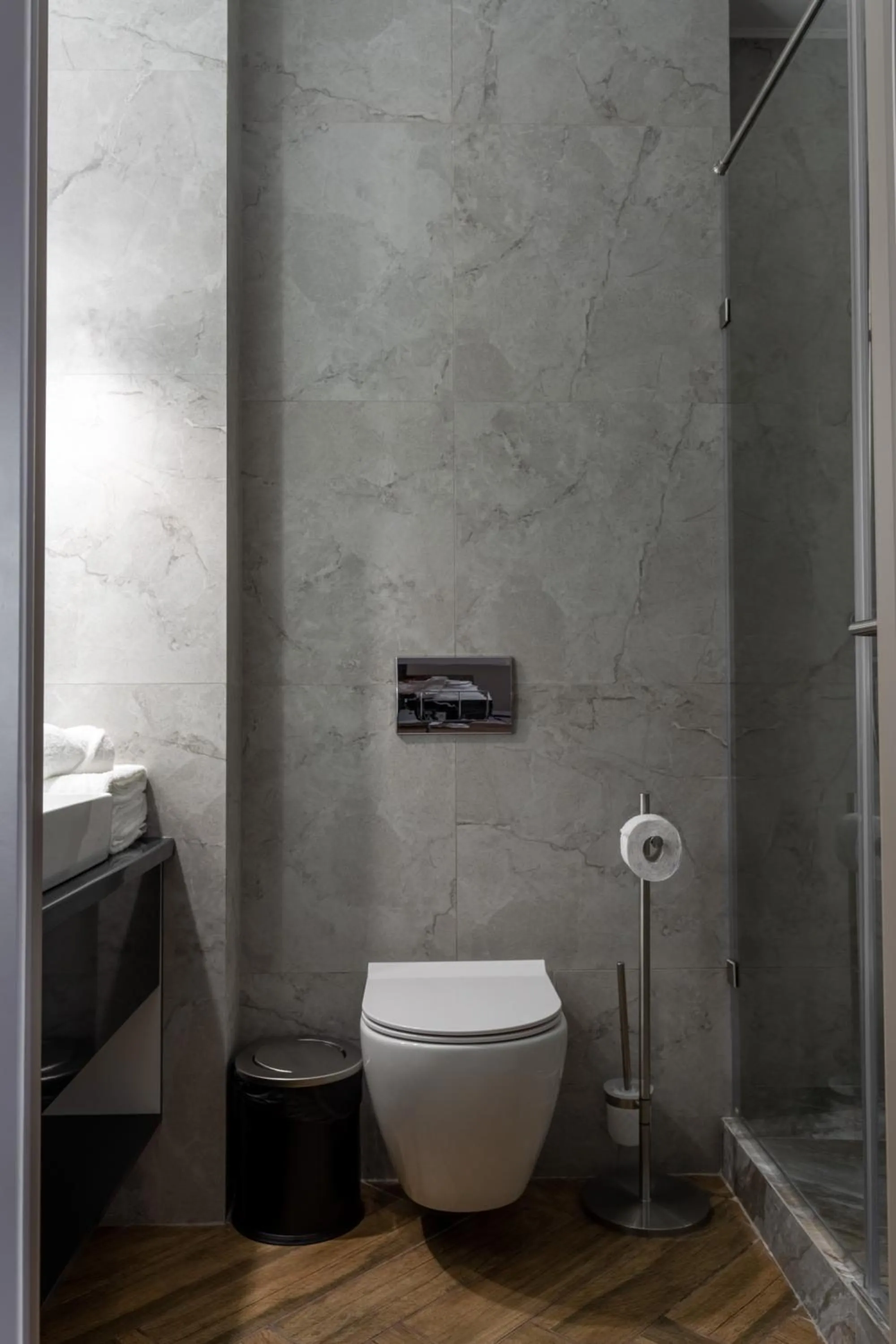 Toilet in Five Hotel