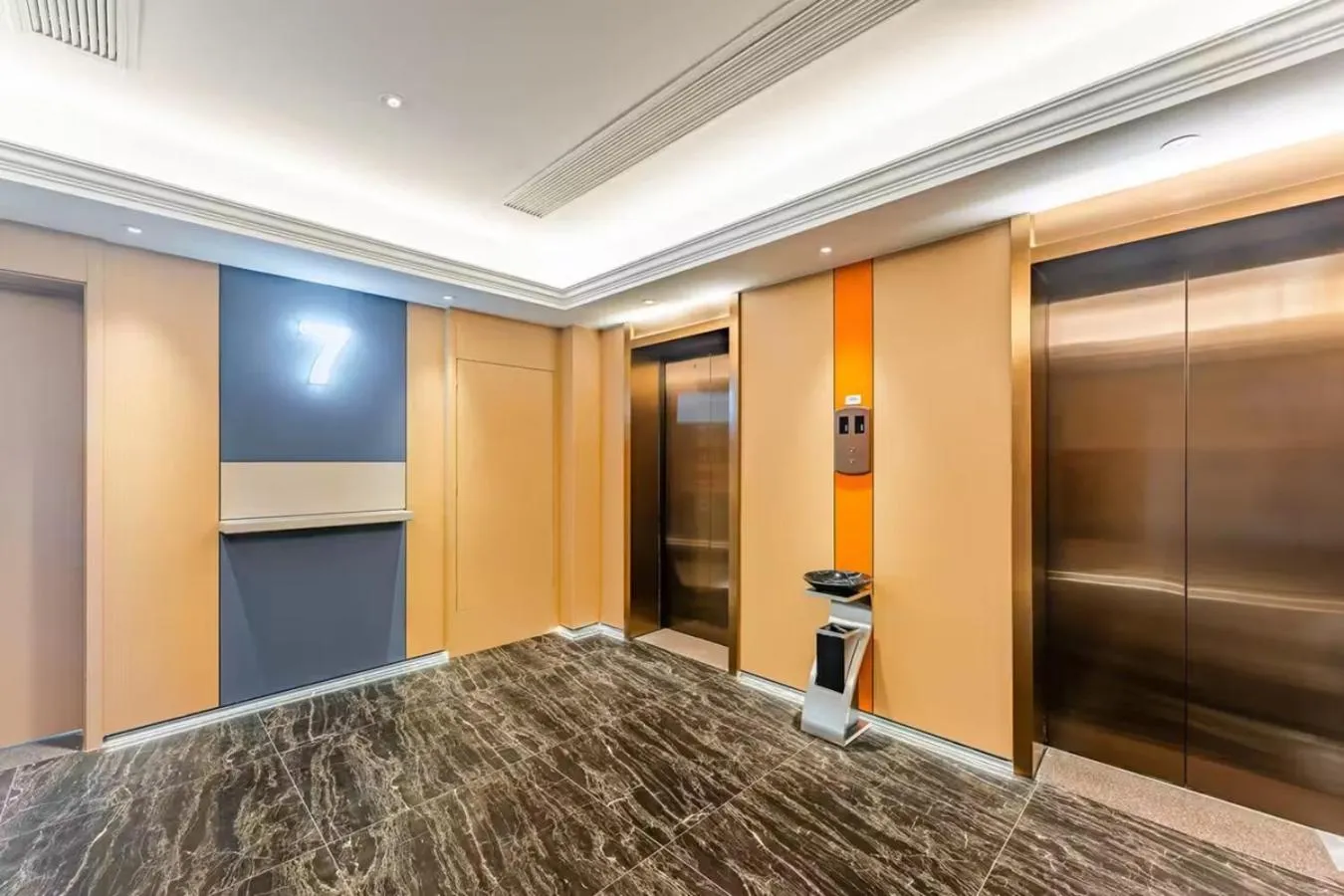 elevator in Holiday Inn Express Hangzhou Qianjiang CenturyCity by IHG