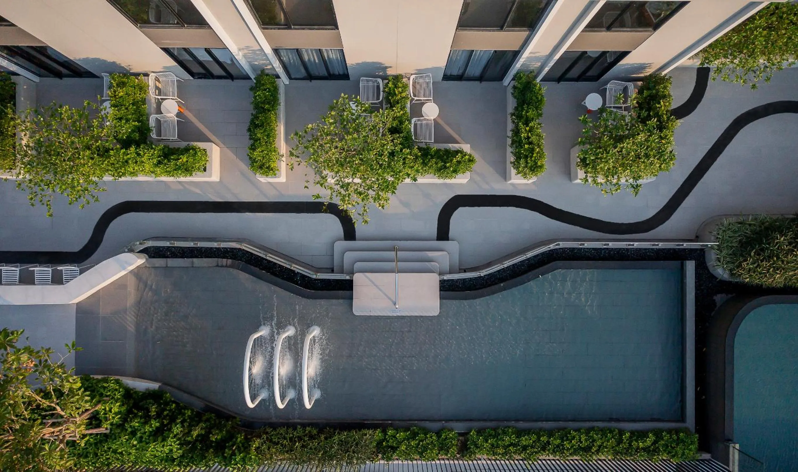 Swimming pool in Holiday Inn Express Rayong