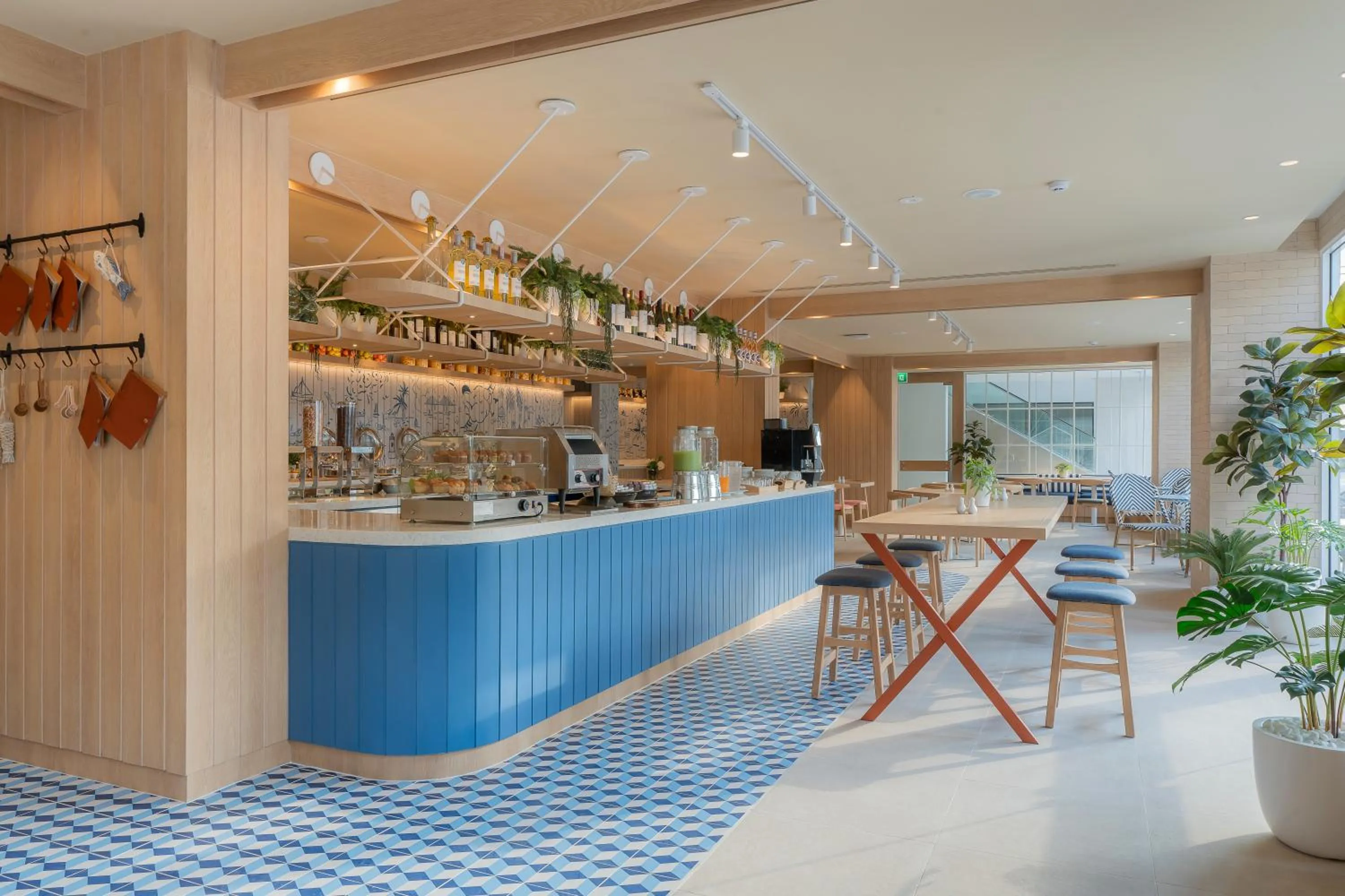 Restaurant/places to eat in Holiday Inn Express Rayong