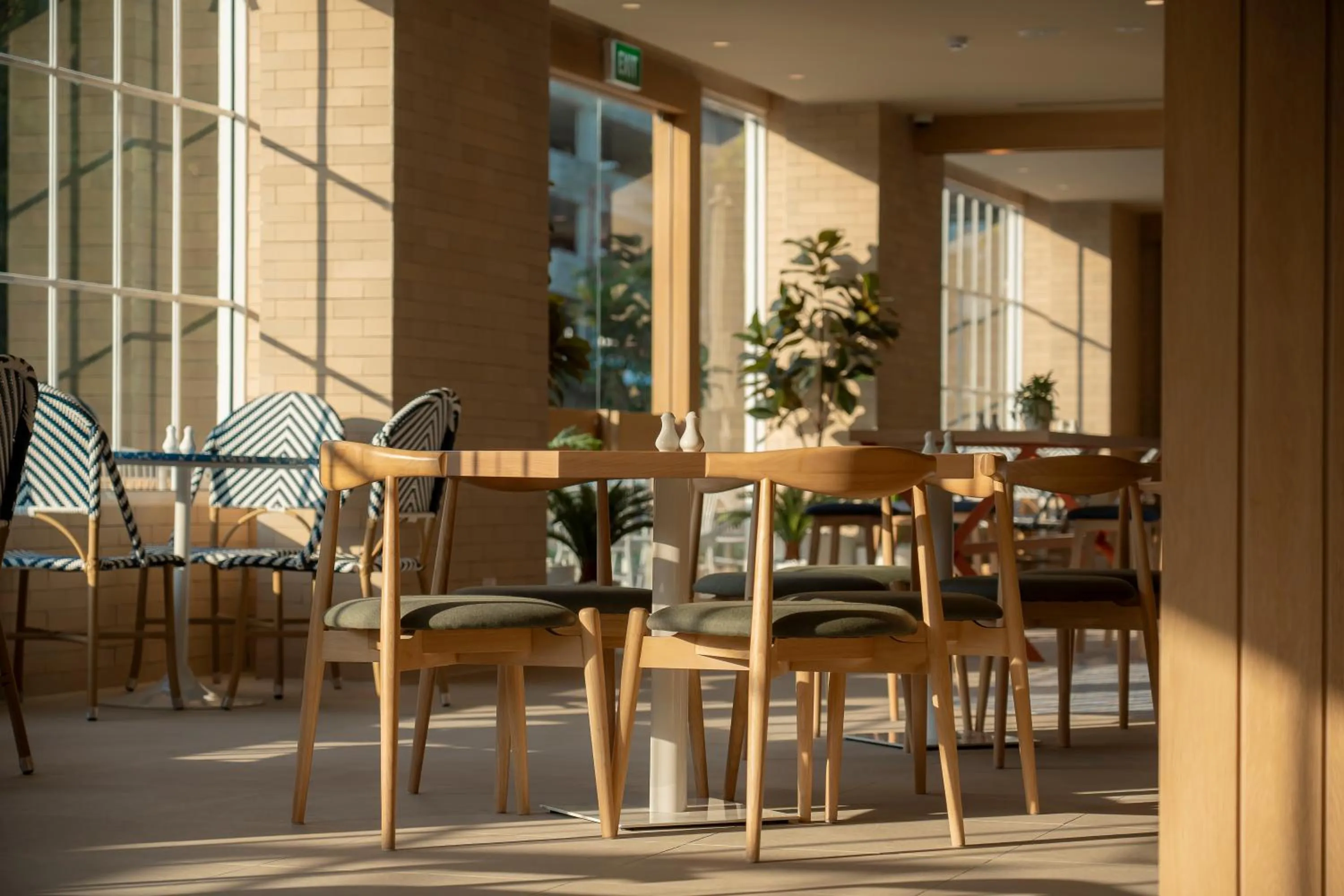 Restaurant/places to eat in Holiday Inn Express Rayong