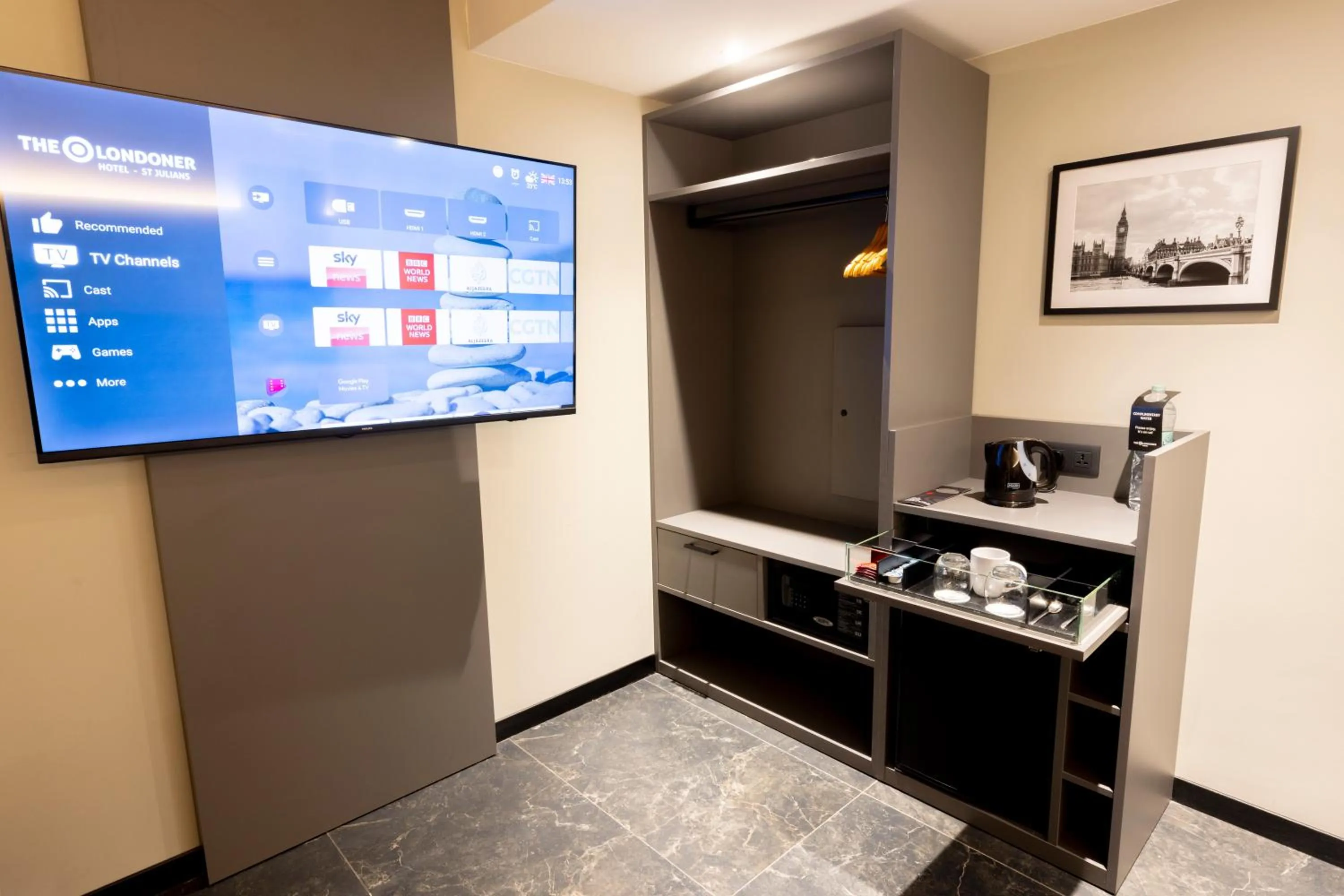 Coffee/tea facilities in The Londoner Hotel St. Julian's