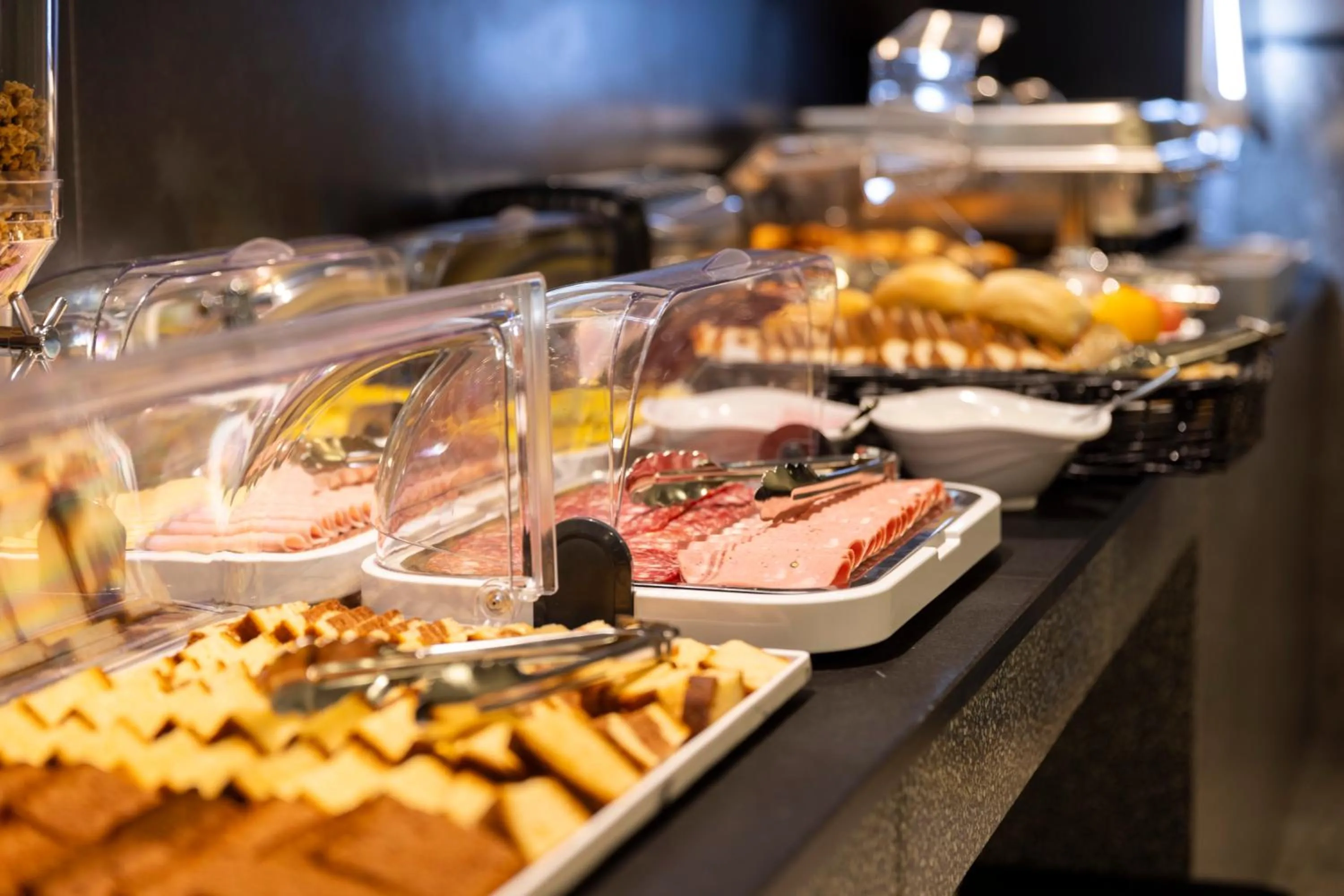 Restaurant/places to eat in The Londoner Hotel St. Julian's