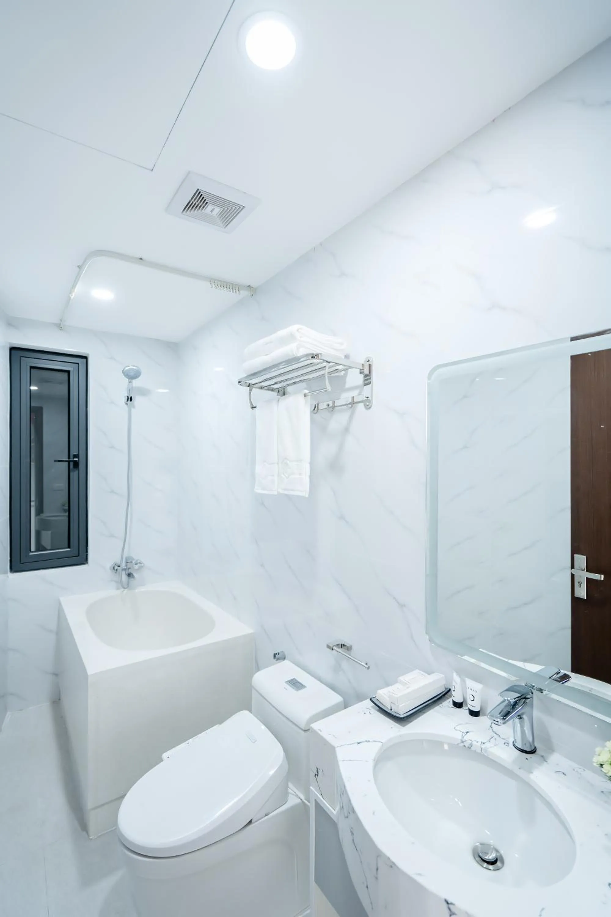 Shower in FLESTA Núi Trúc