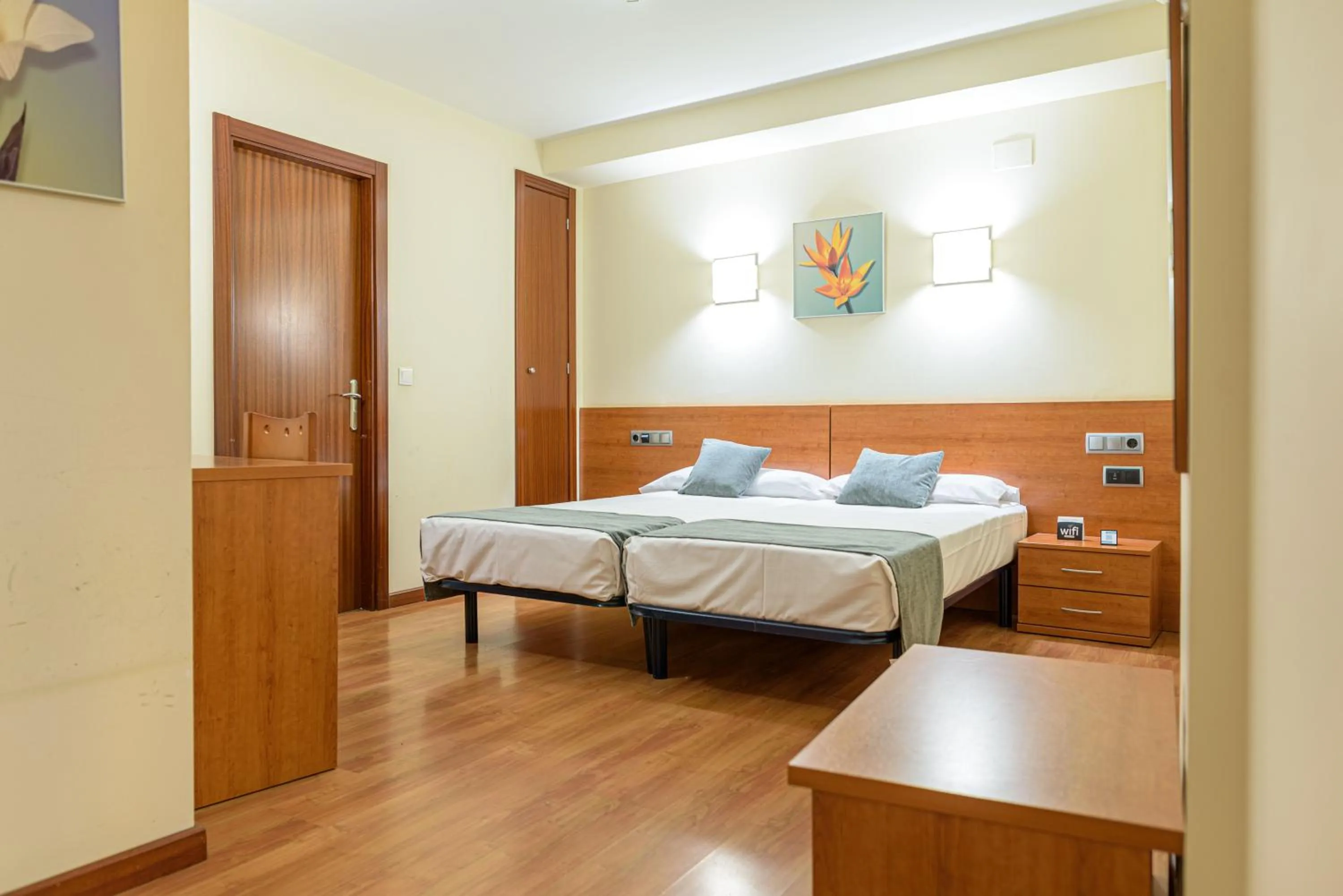 Photo of the whole room, Bed in Alda Plaza Mayor Toro