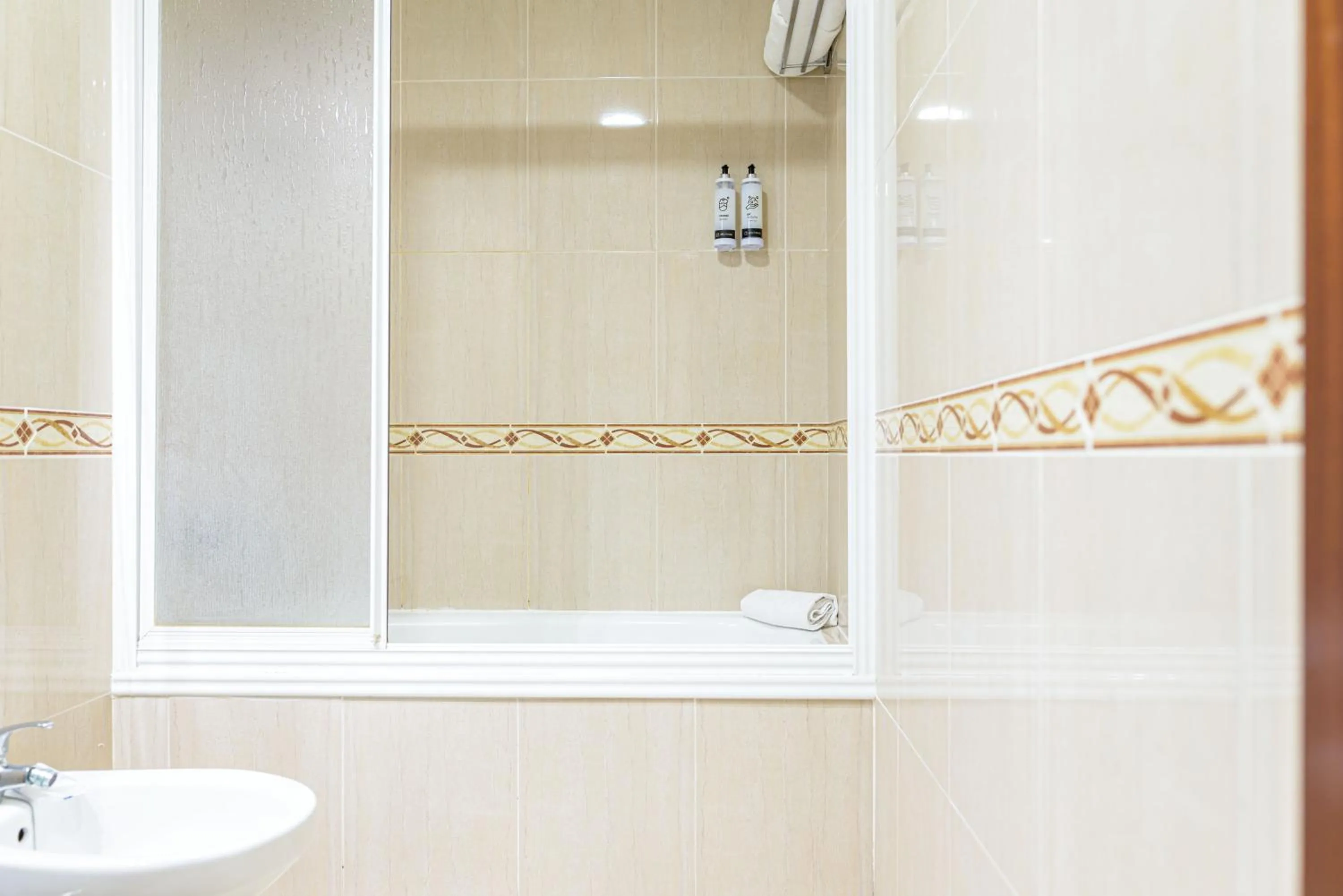 Bath in Alda Plaza Mayor Toro