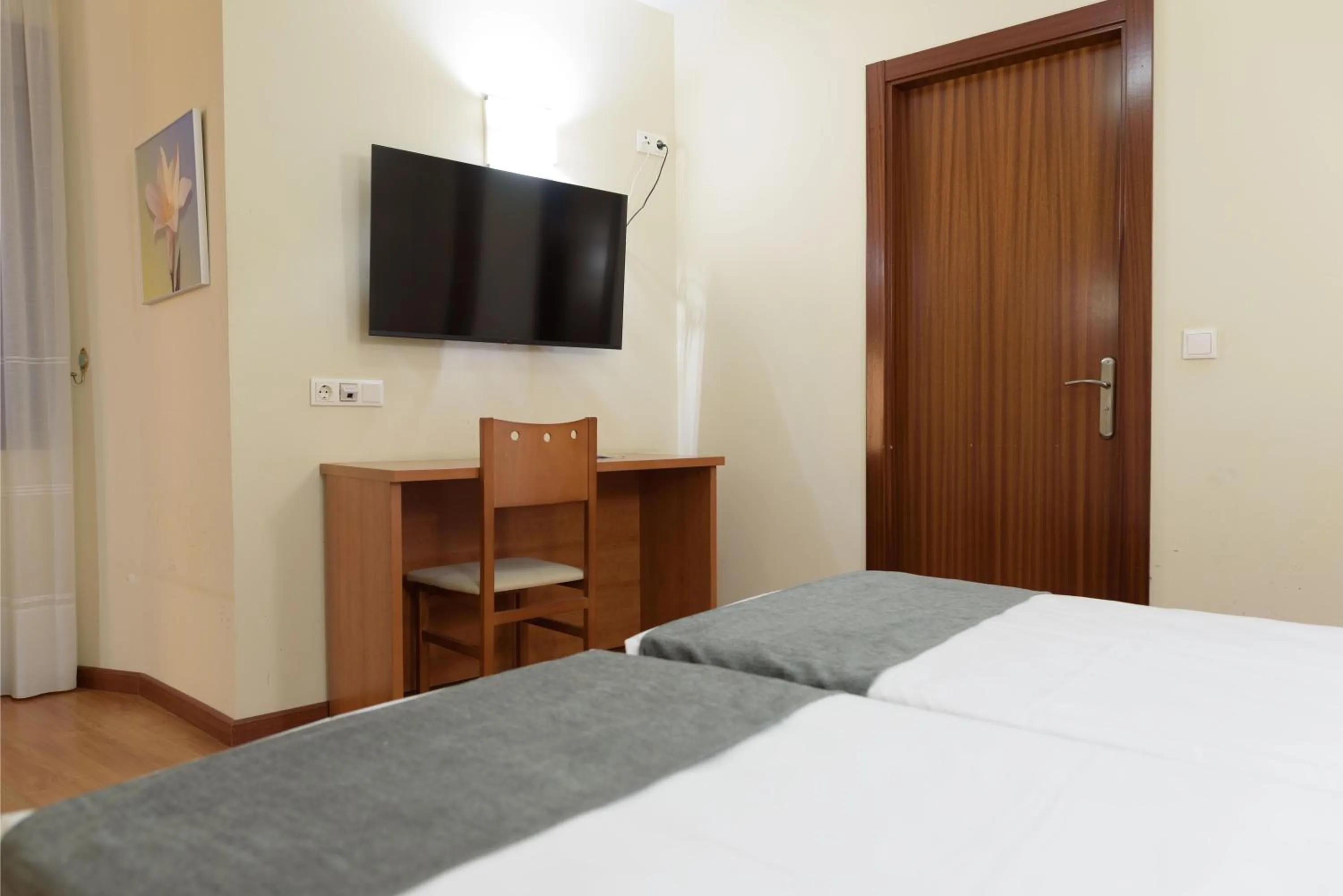 Photo of the whole room, Bed in Alda Plaza Mayor Toro