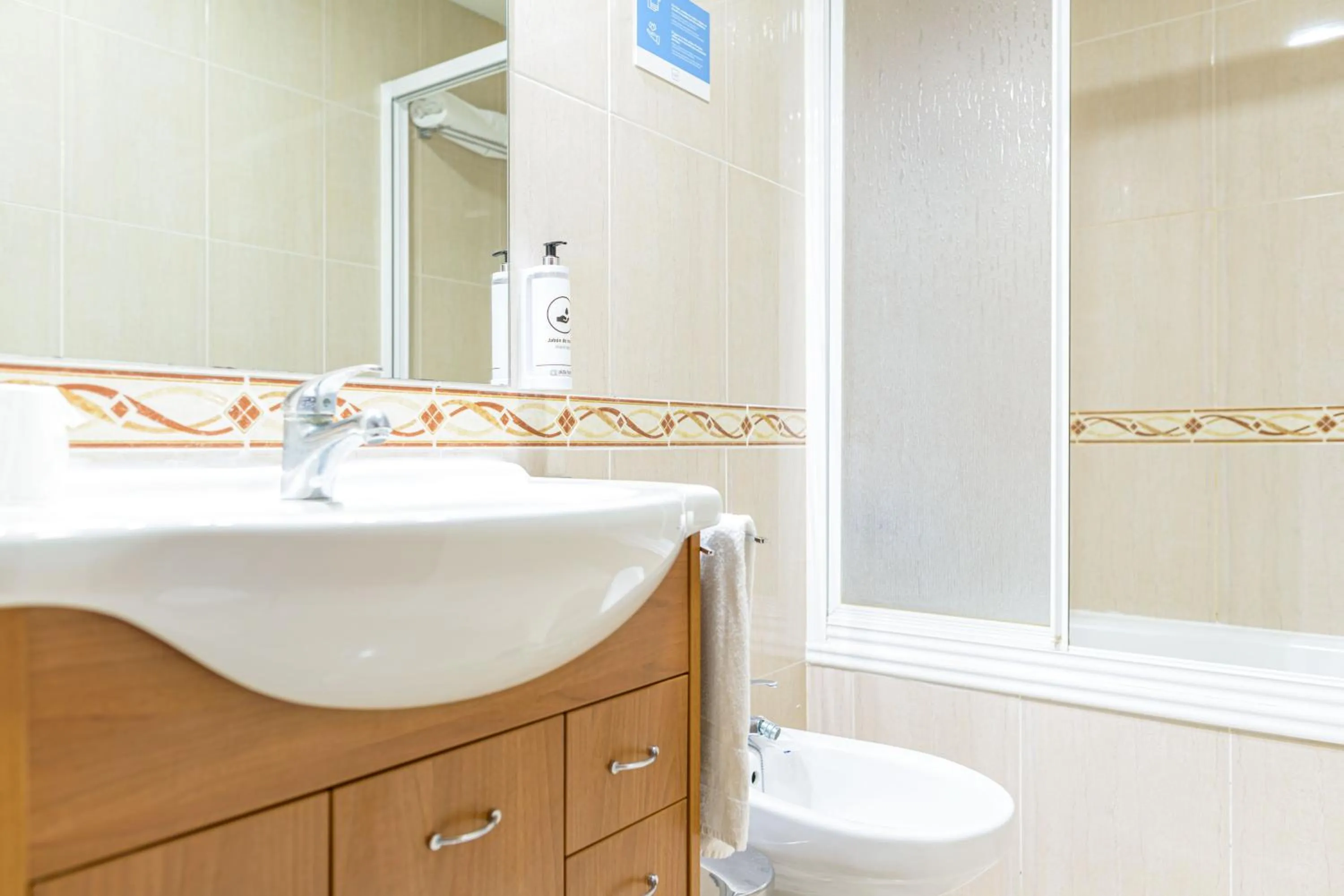 Bathroom in Alda Plaza Mayor Toro