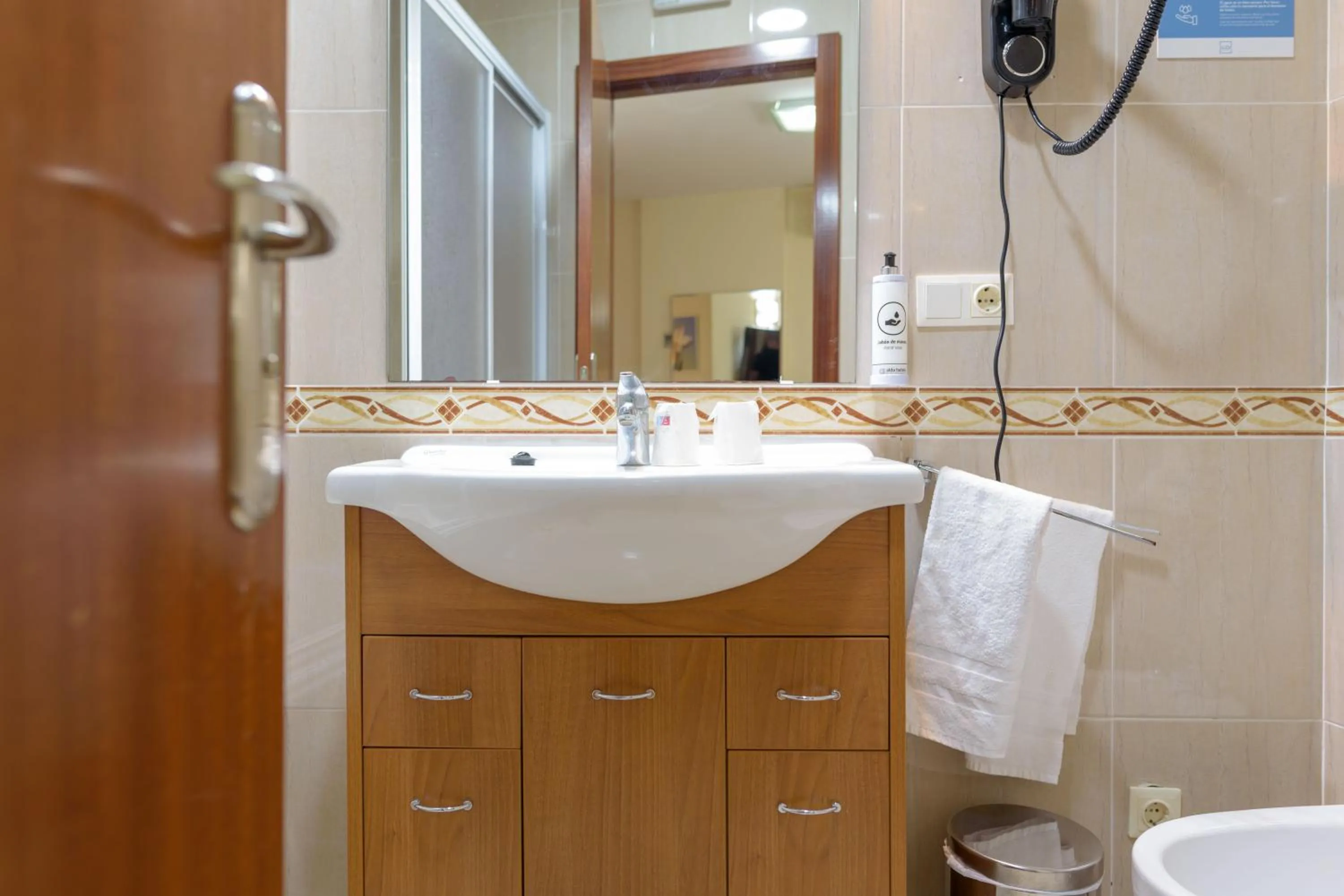 Bathroom in Alda Plaza Mayor Toro