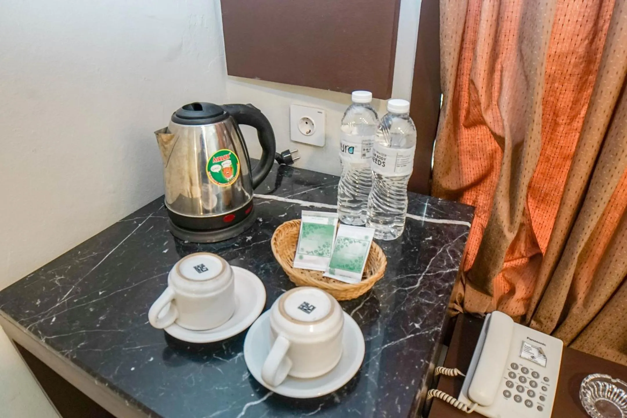 Coffee/tea facilities in Hotel Kalisma by Alia
