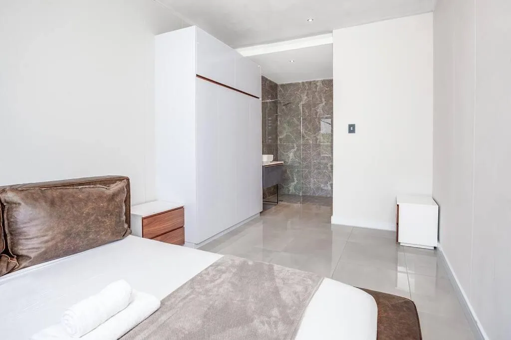 Bed in Urban Oasis Apartments at The Paramount