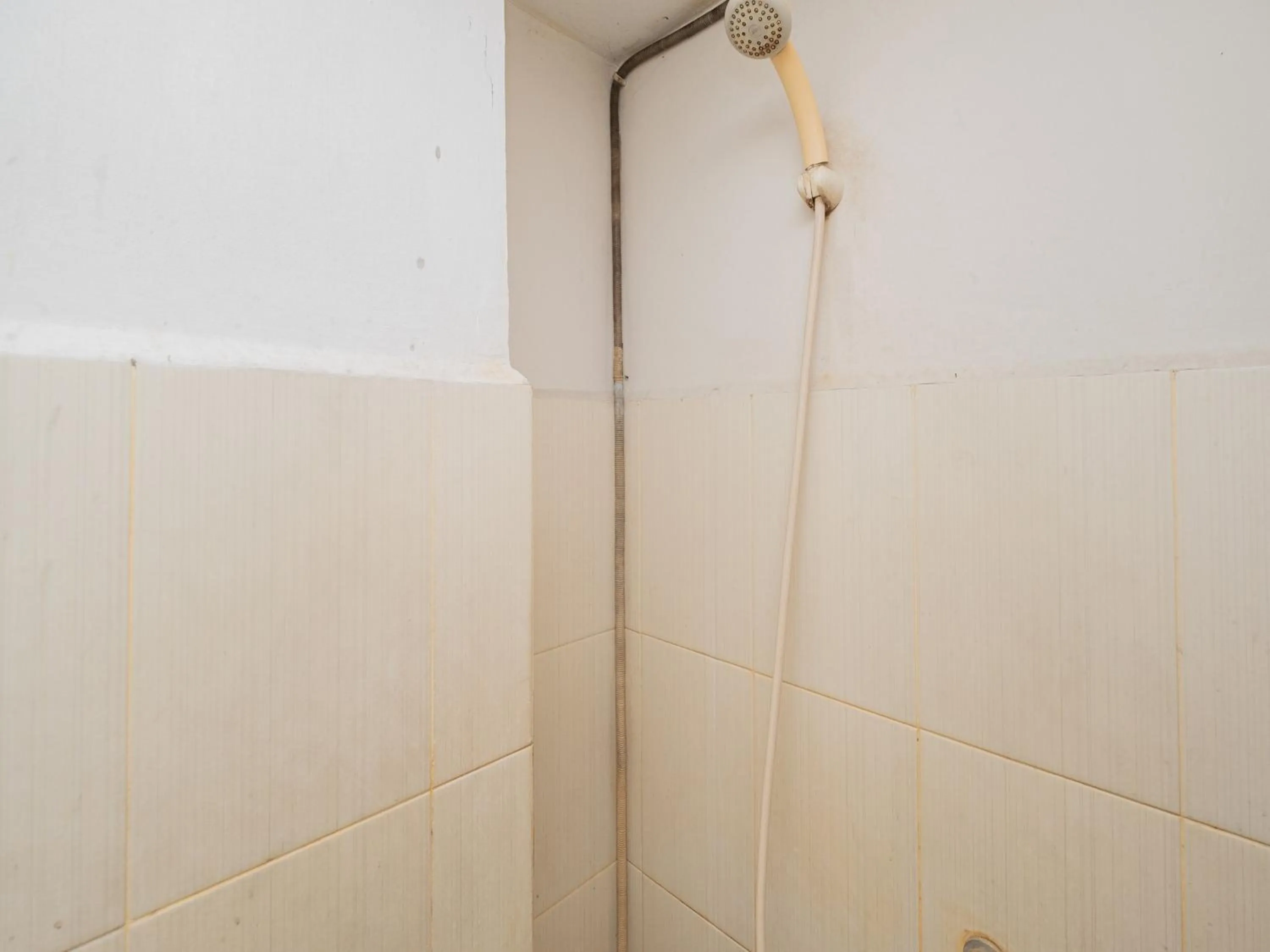 Shower in Apartemen Green Lake View Ciputat by Alfa Rooms