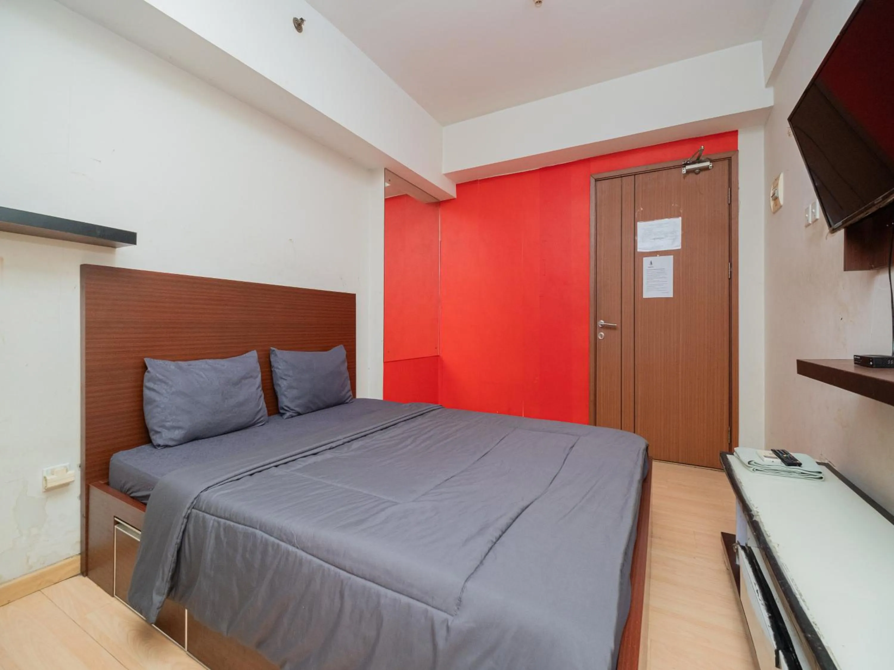 Bed in Apartemen Green Lake View Ciputat by Alfa Rooms