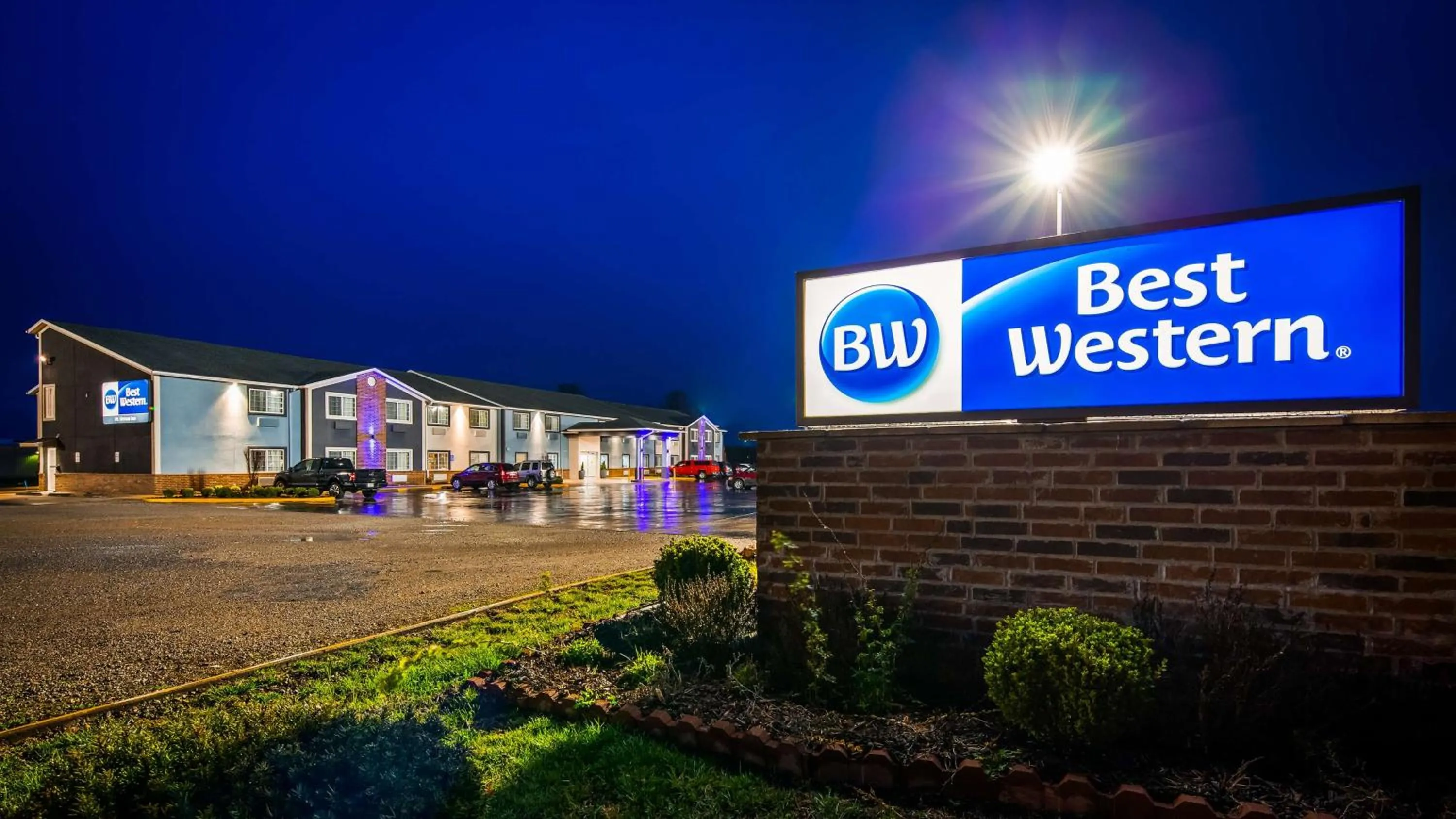 Property building in Best Western Mt. Vernon Inn