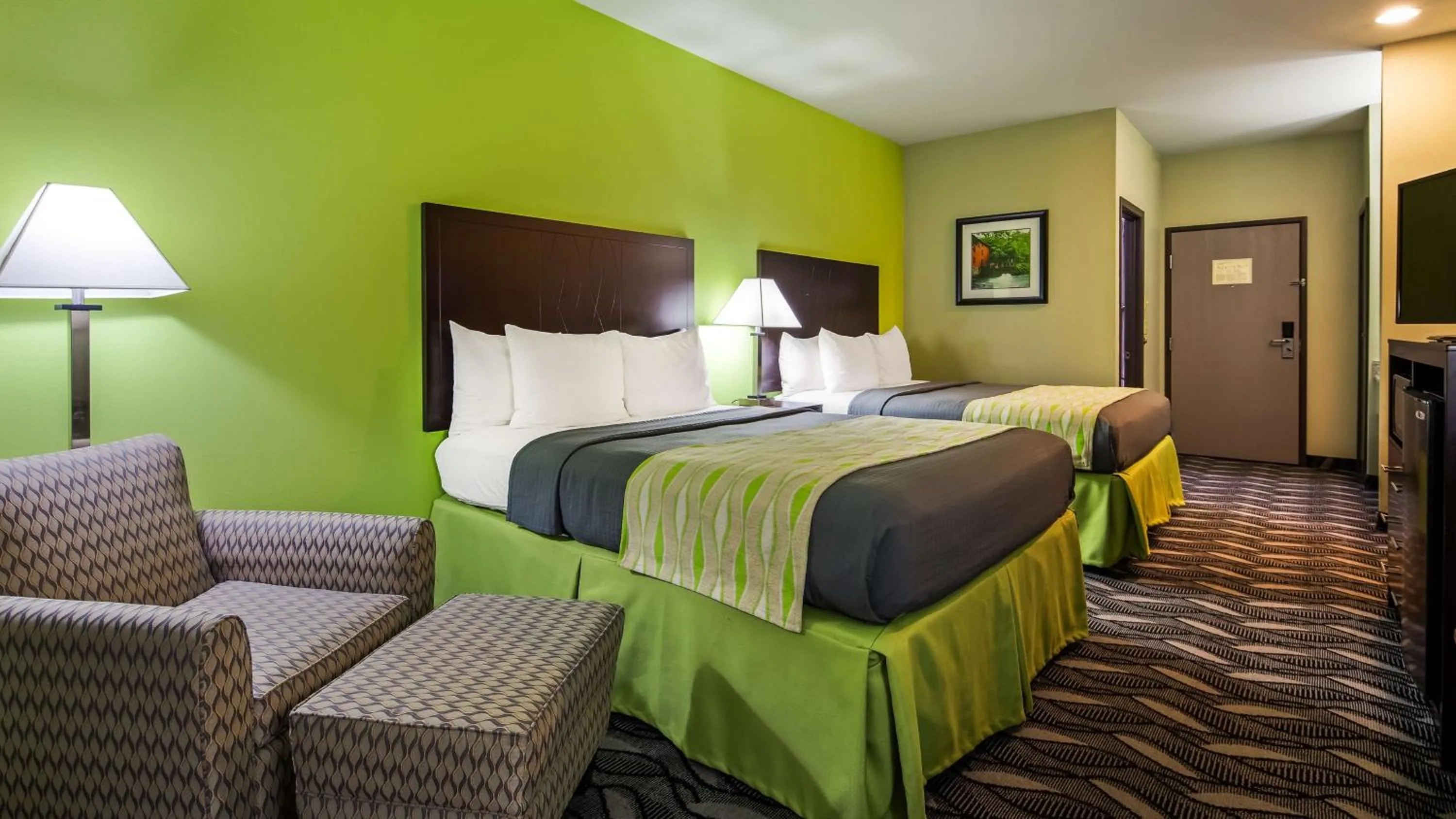 Photo of the whole room, Bed in Best Western Mt. Vernon Inn