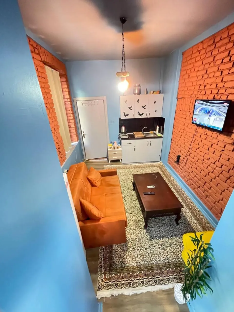 Communal lounge/ TV room in Taksim Pandora hotel