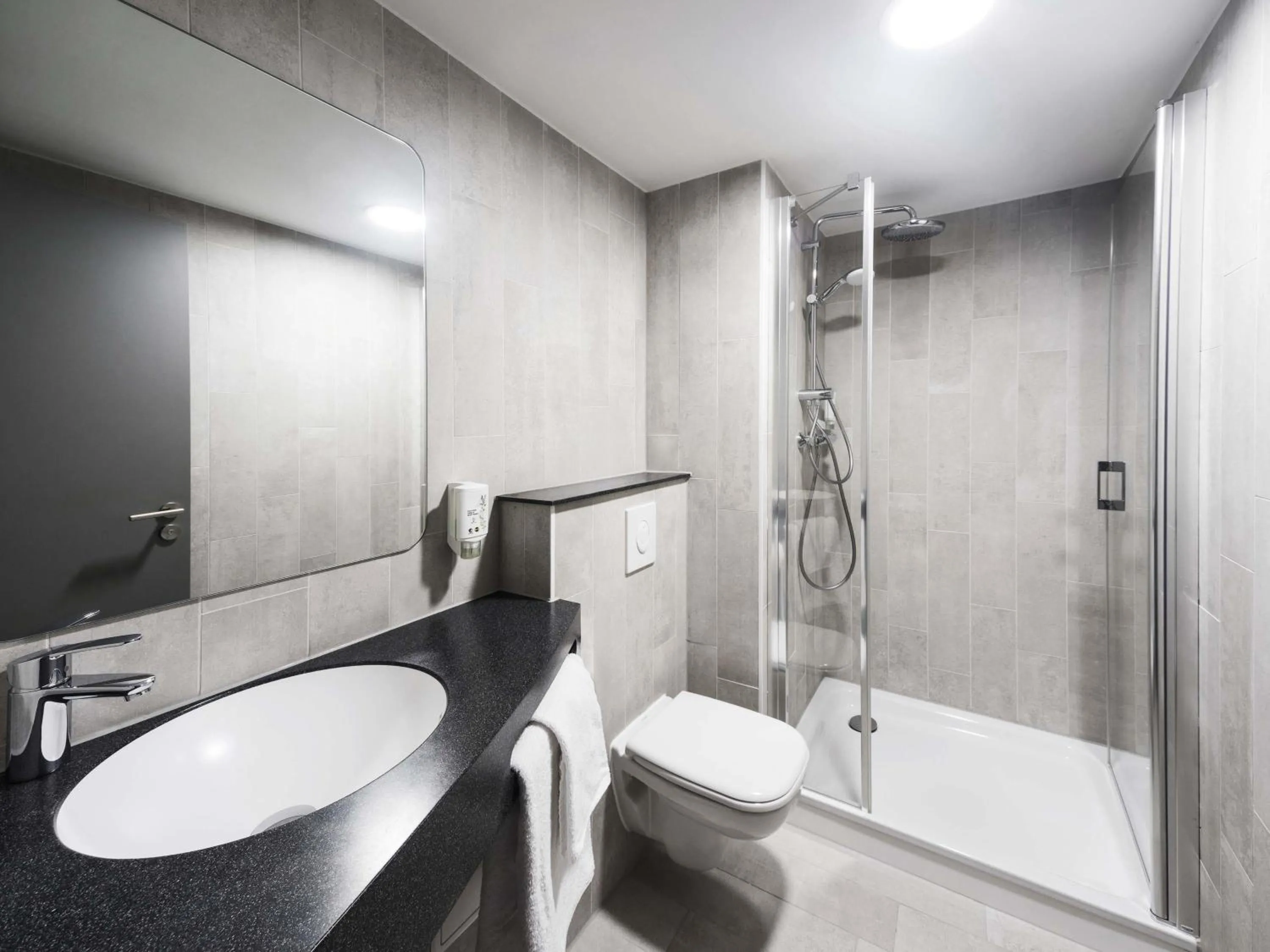 Bathroom in B&B Hotel Erfurt City-West