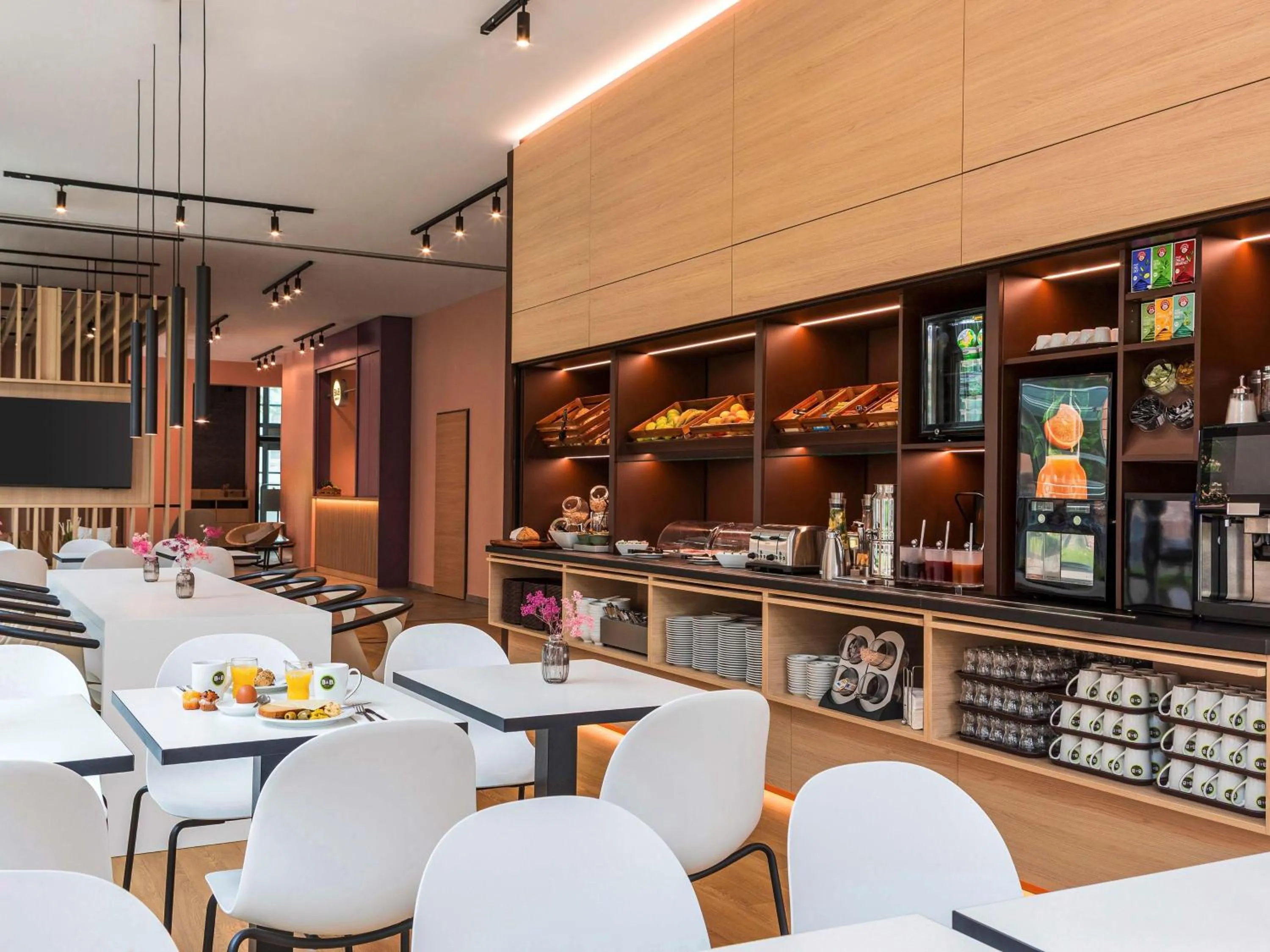 Lounge or bar in B&B Hotel Erfurt City-West