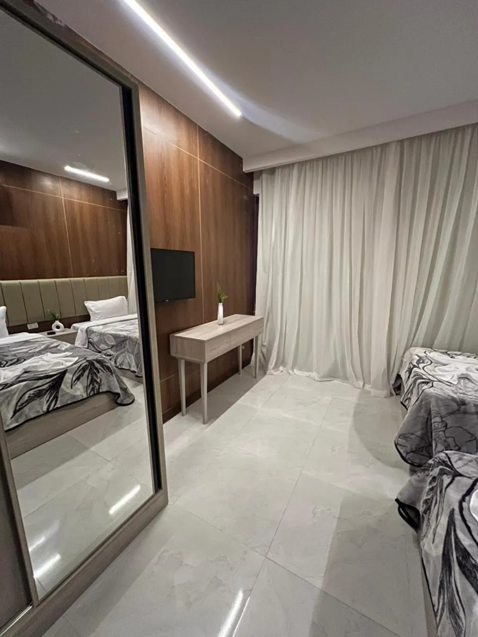 TV and multimedia, Bed in Royal Home Hotel