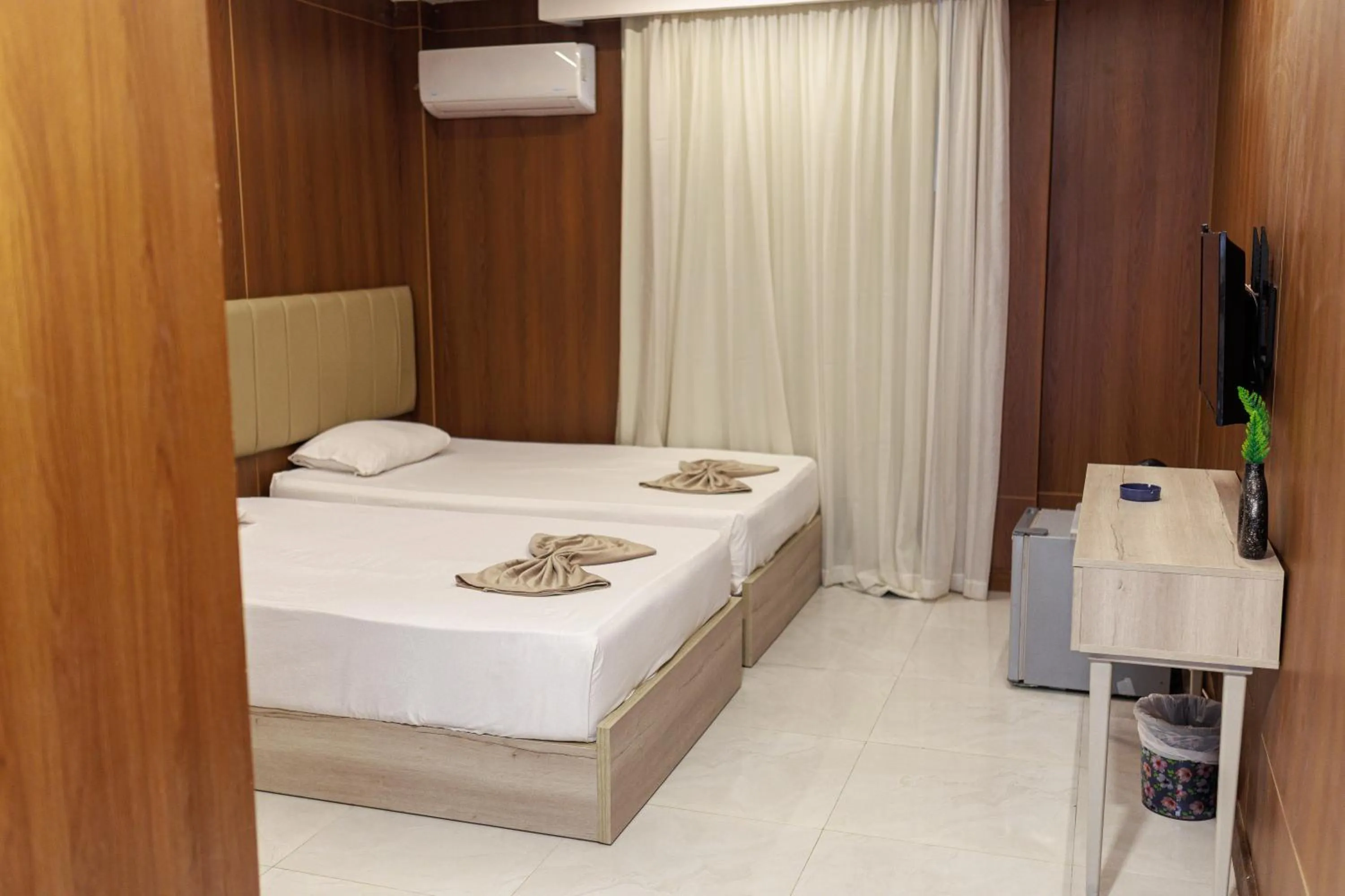 Bedroom, Bed in Royal Home Hotel