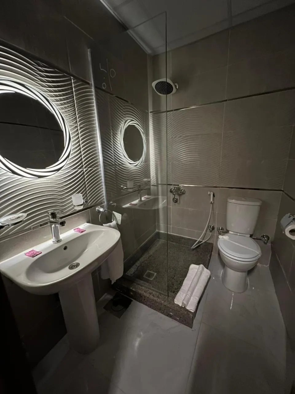 Bathroom in Royal Home Hotel