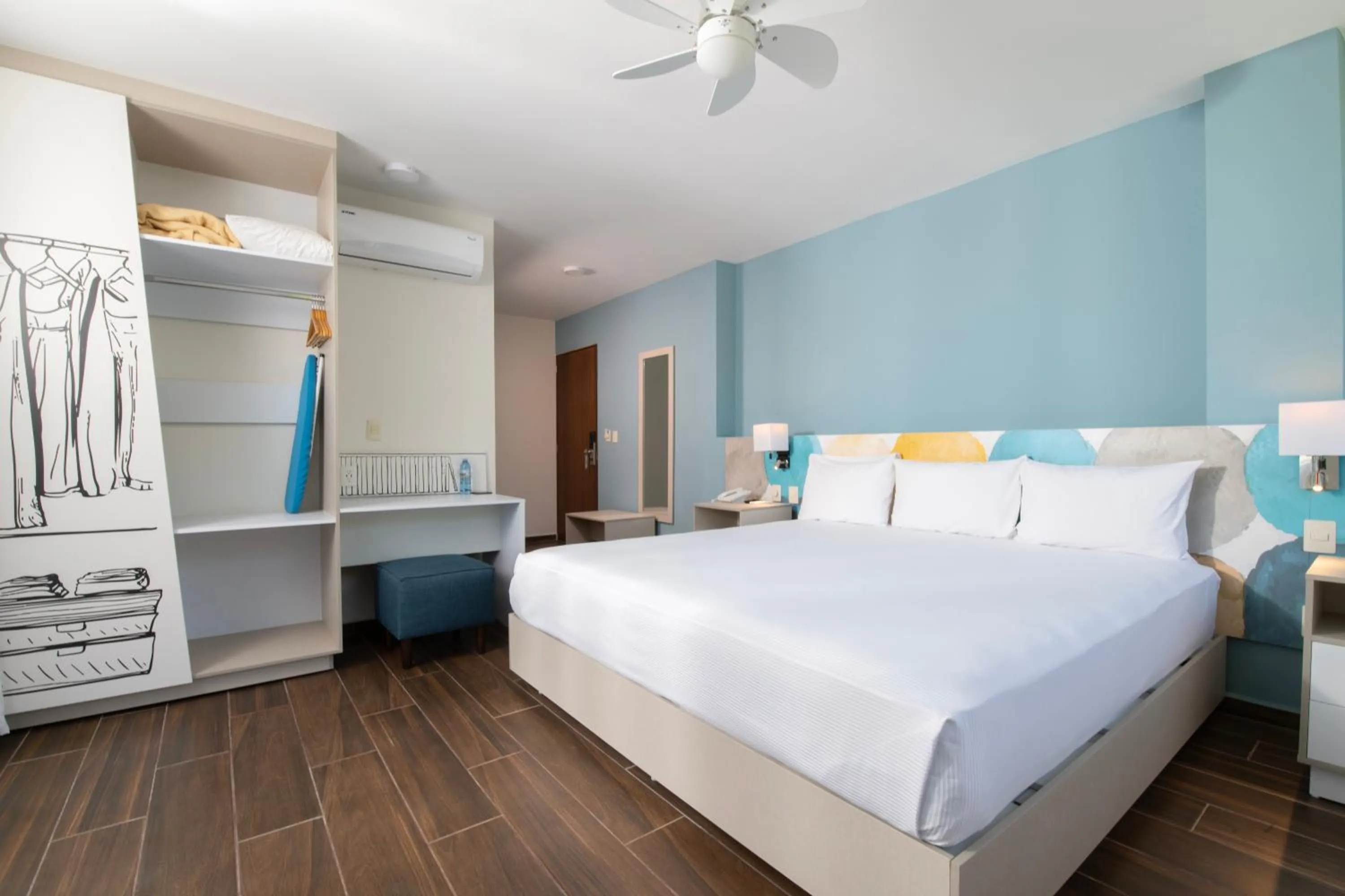 Photo of the whole room, Bed in Vista Express Guadalajara Expo SureStay Collection by BW