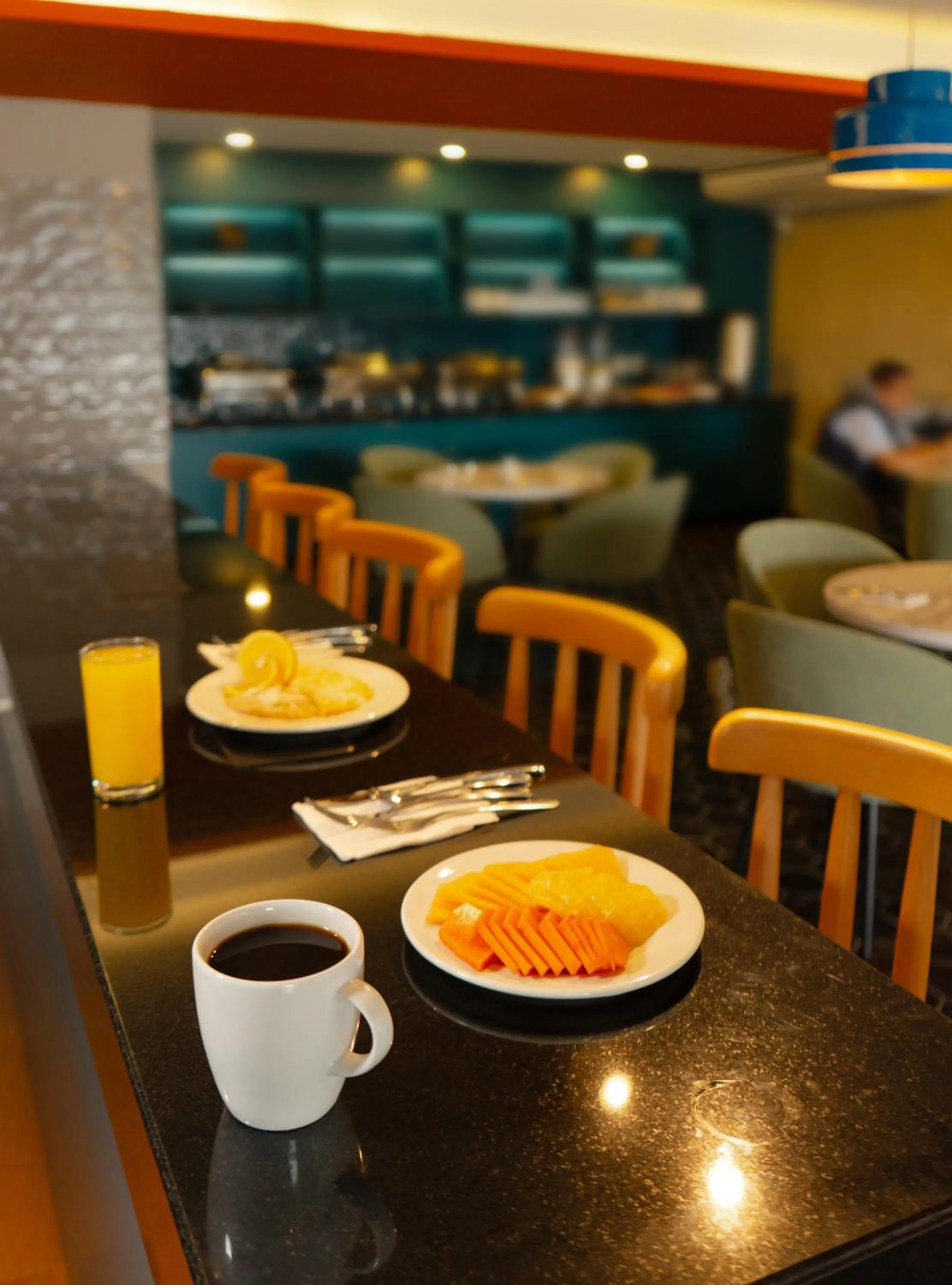 Breakfast, Restaurant/Places to Eat in Suites Futura Plaza del Sol Guadalajara