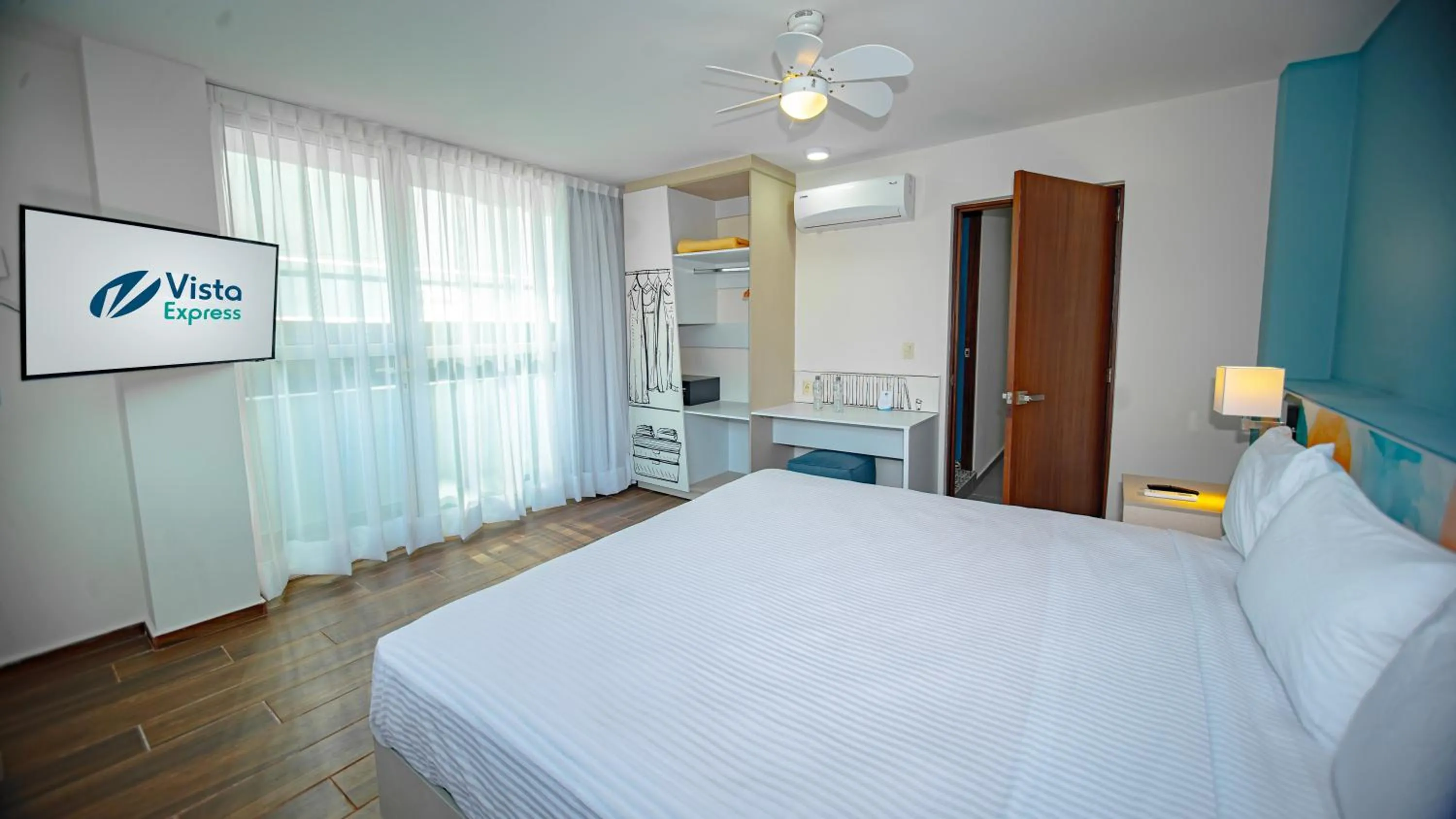 Photo of the whole room, Bed in Suites Futura Plaza del Sol Guadalajara