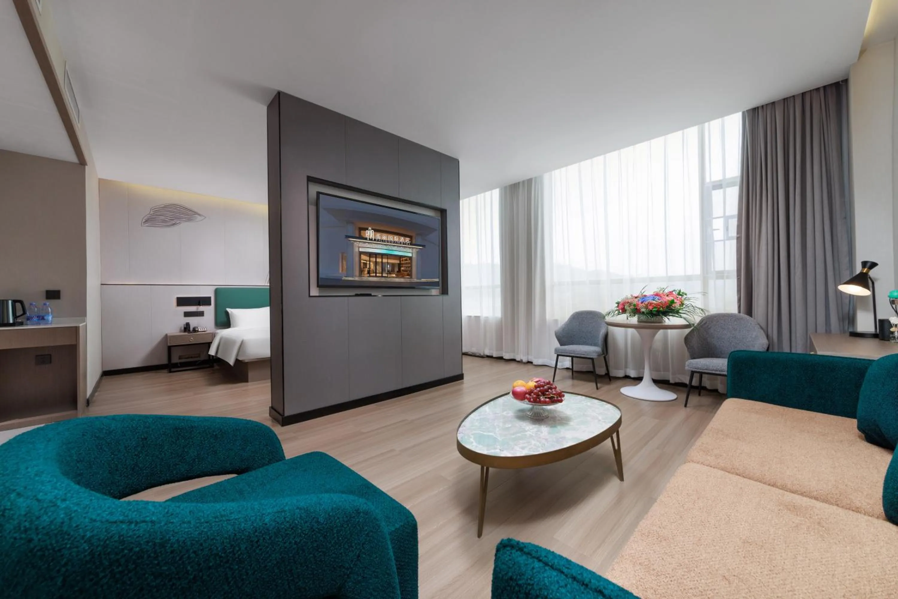 Photo of the whole room, Bed in Feili International Hotel