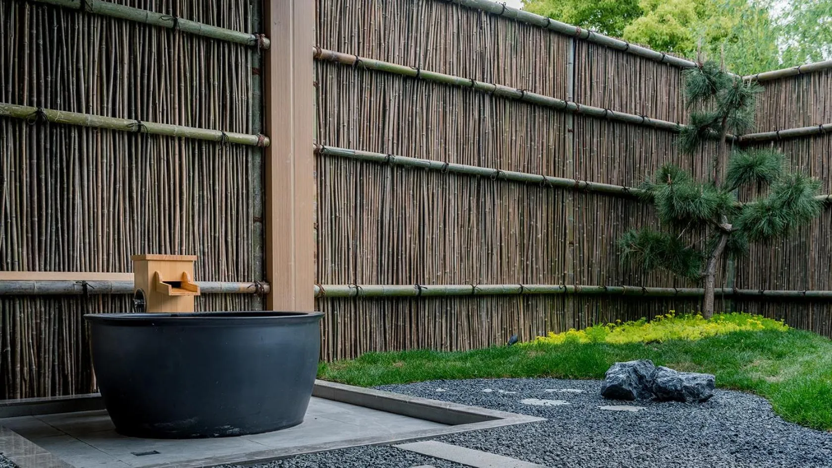 Hyakumangoku Onsen Hotel