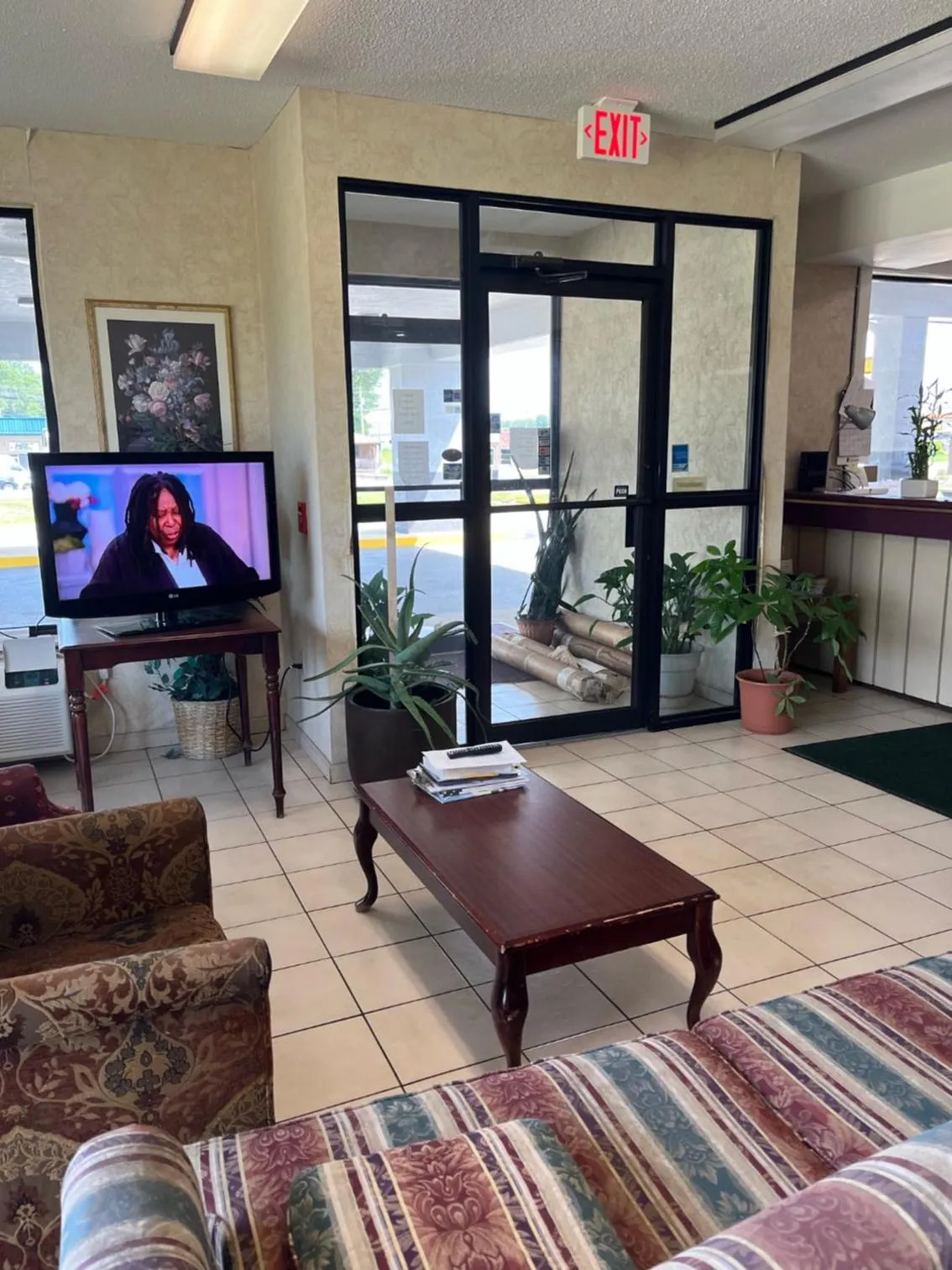 Lobby or reception in Hallmarc Inn