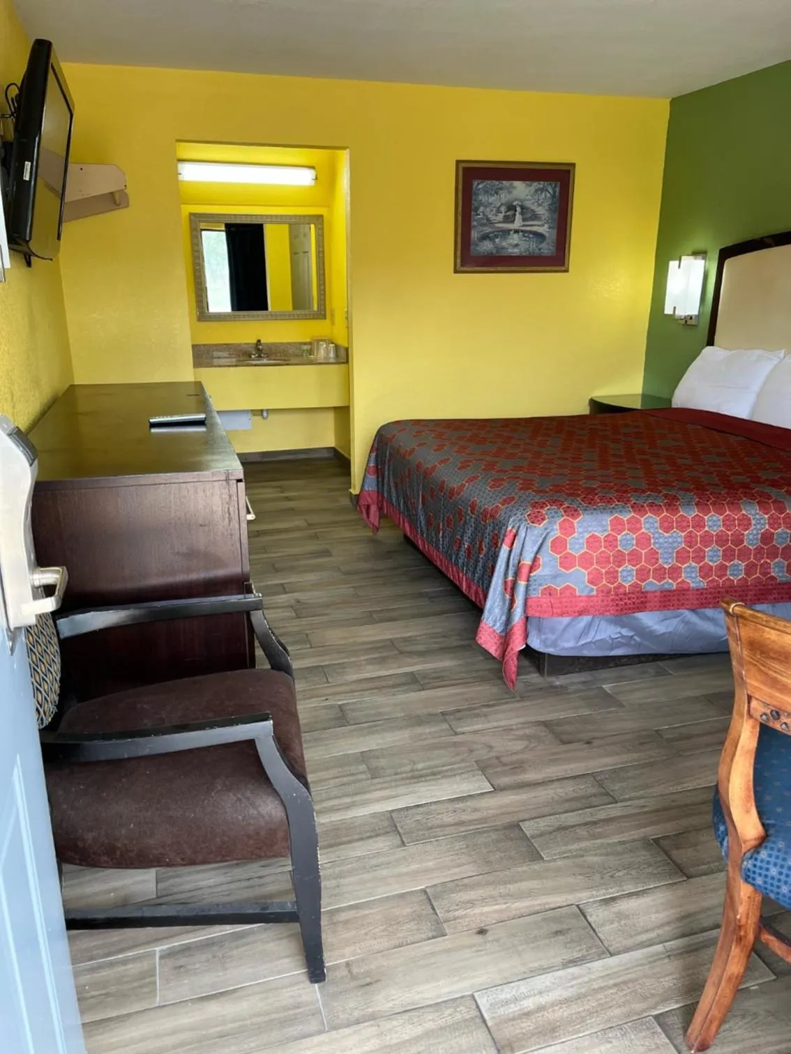 Bedroom, Bed in Hallmarc Inn