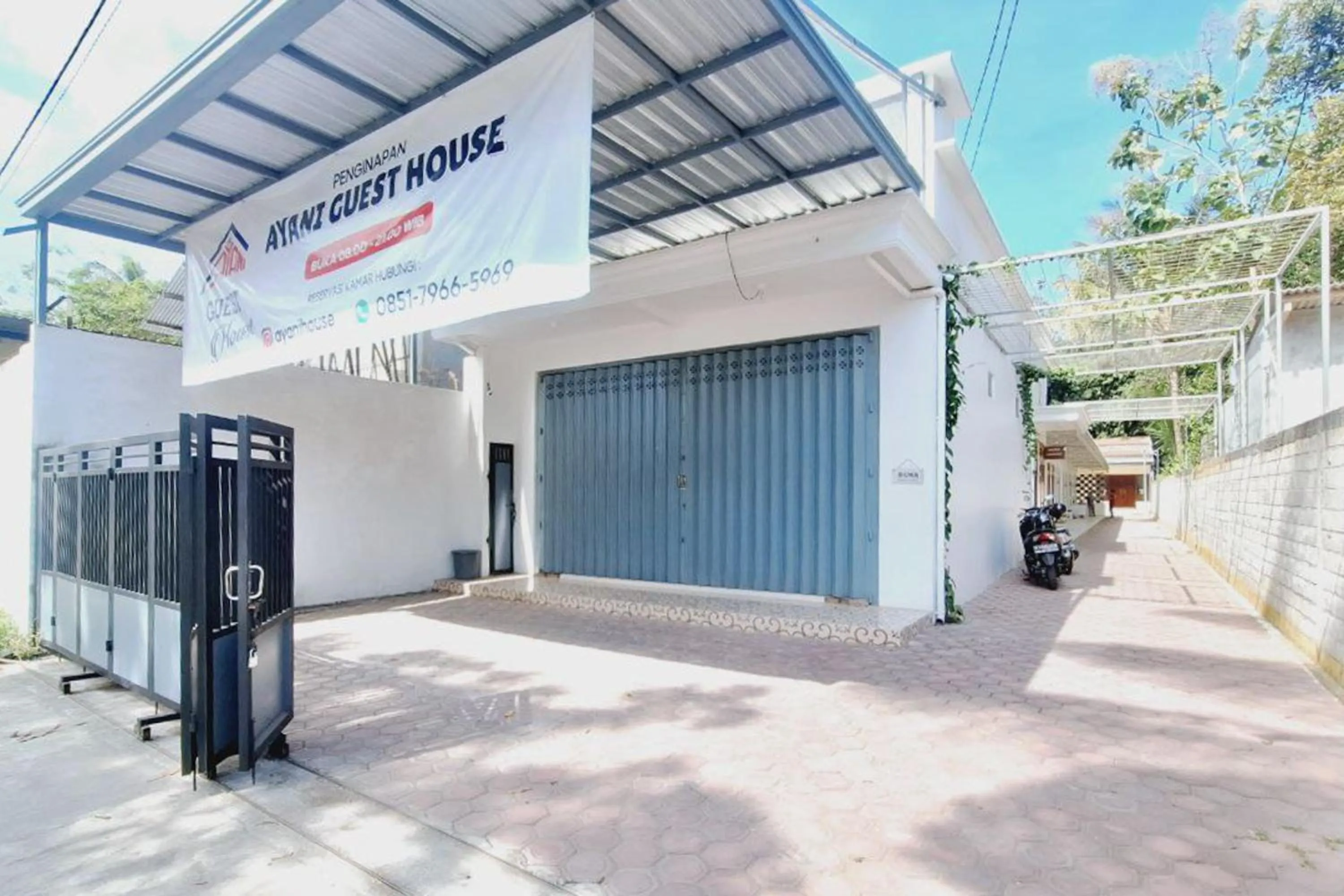 Facade/entrance in Ayani Guest House RedPartner