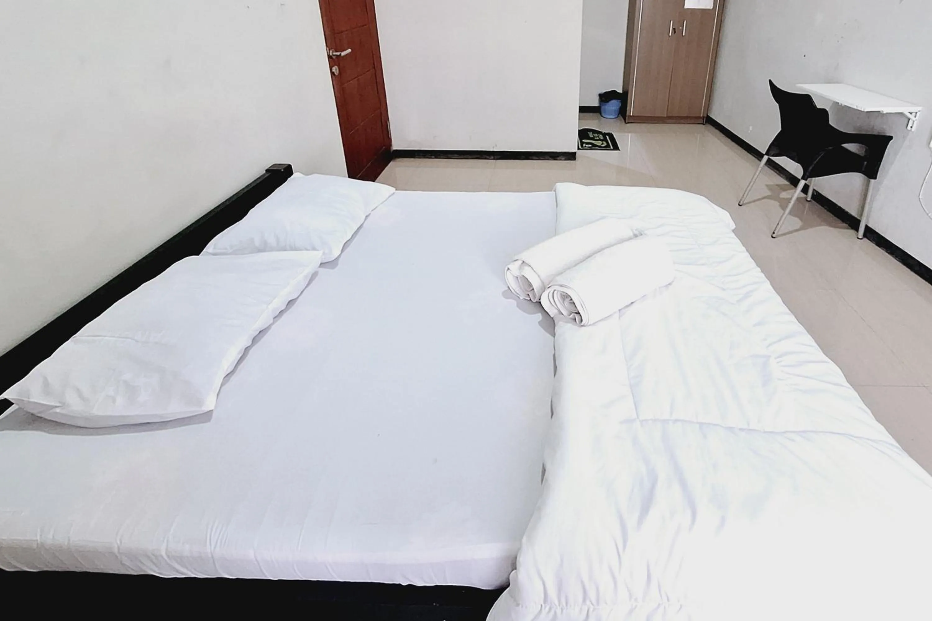 Bedroom, Bed in HKP Homestay RedPartner Blitar