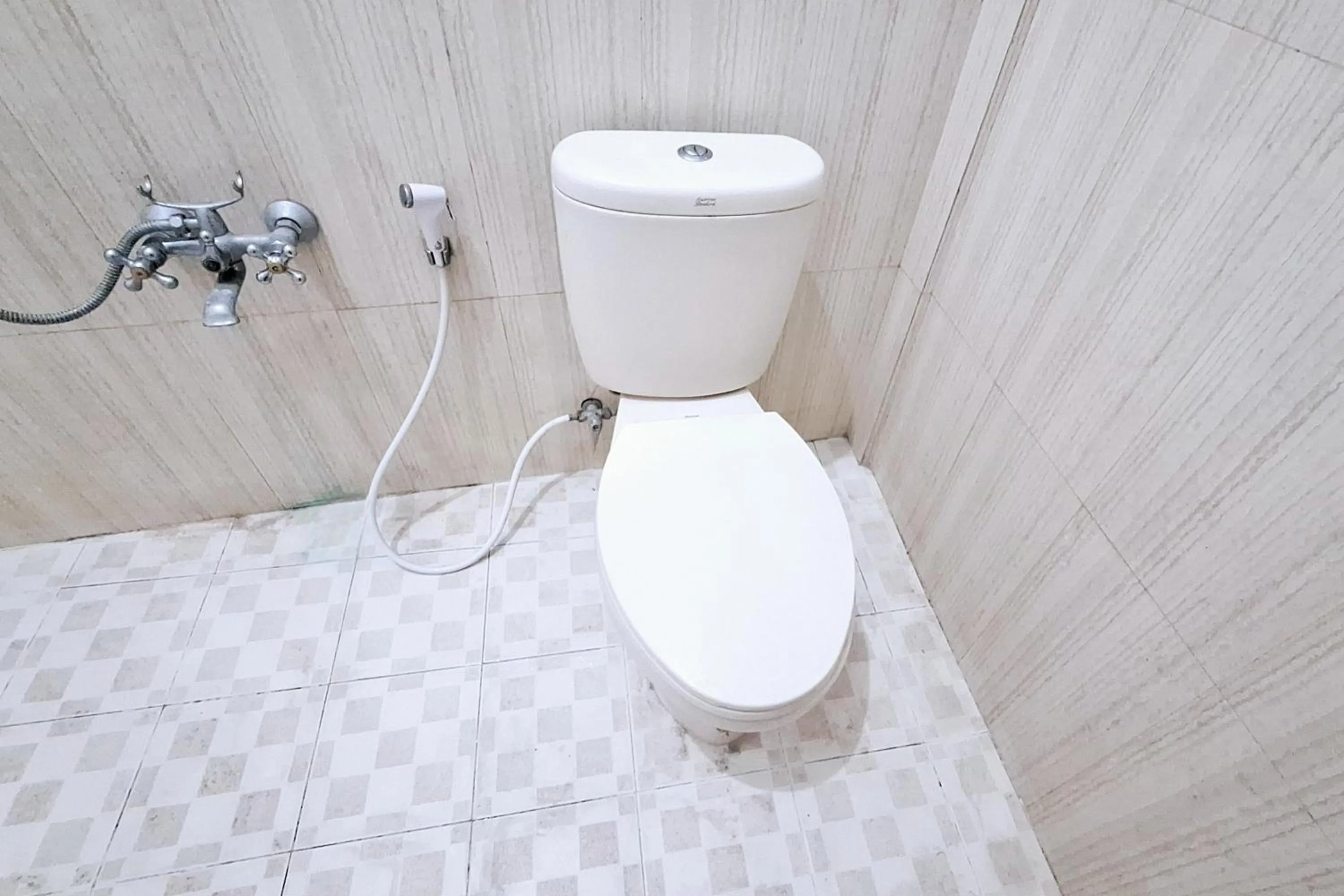 Bathroom in HKP Homestay RedPartner Blitar