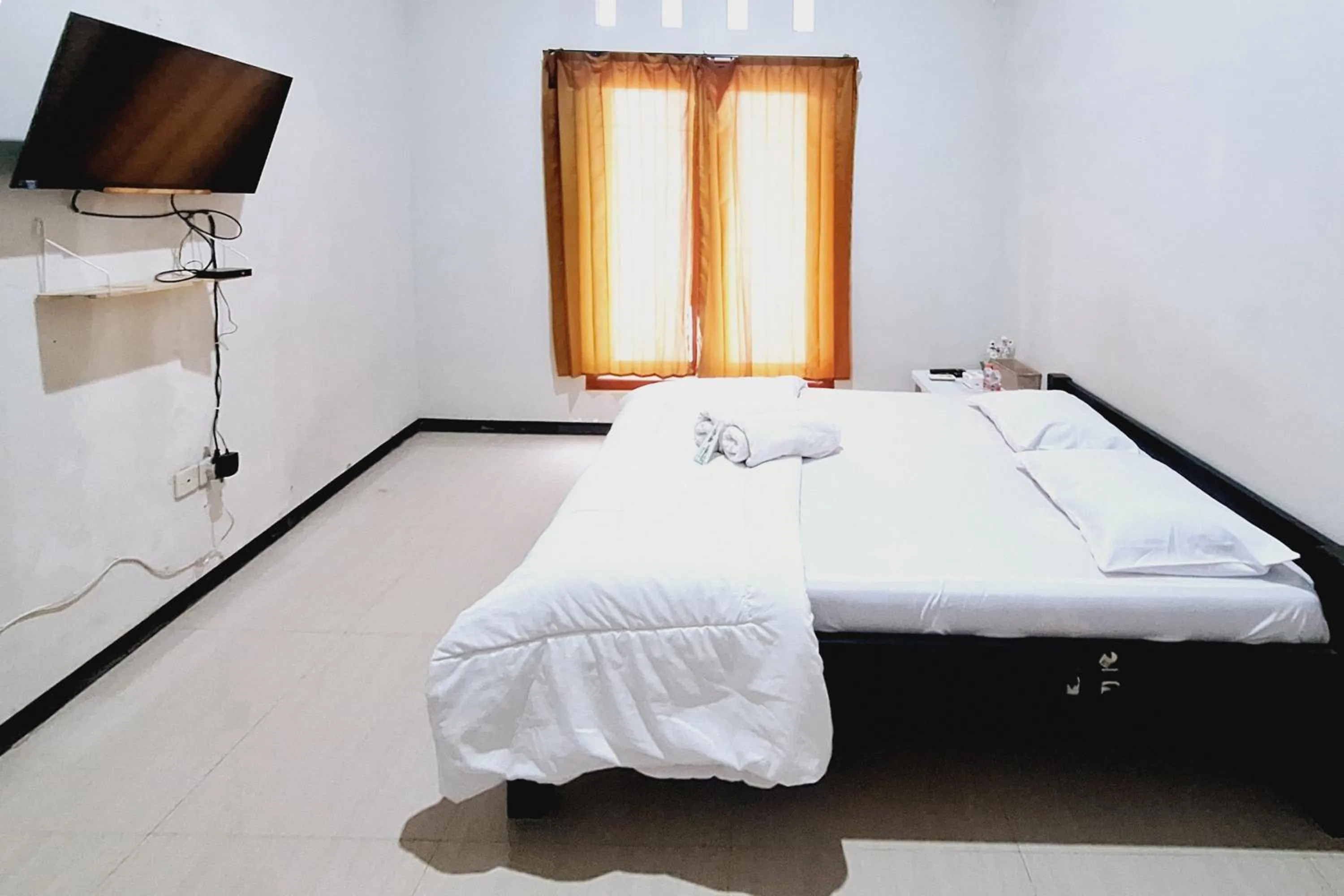 Bedroom, Bed in HKP Homestay RedPartner Blitar