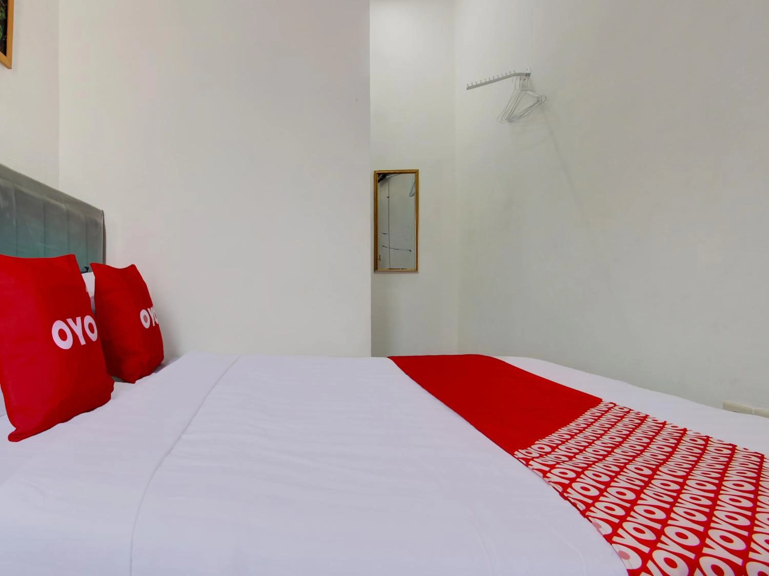 Bedroom in OYO 93188 Soren Hotel And Coffee