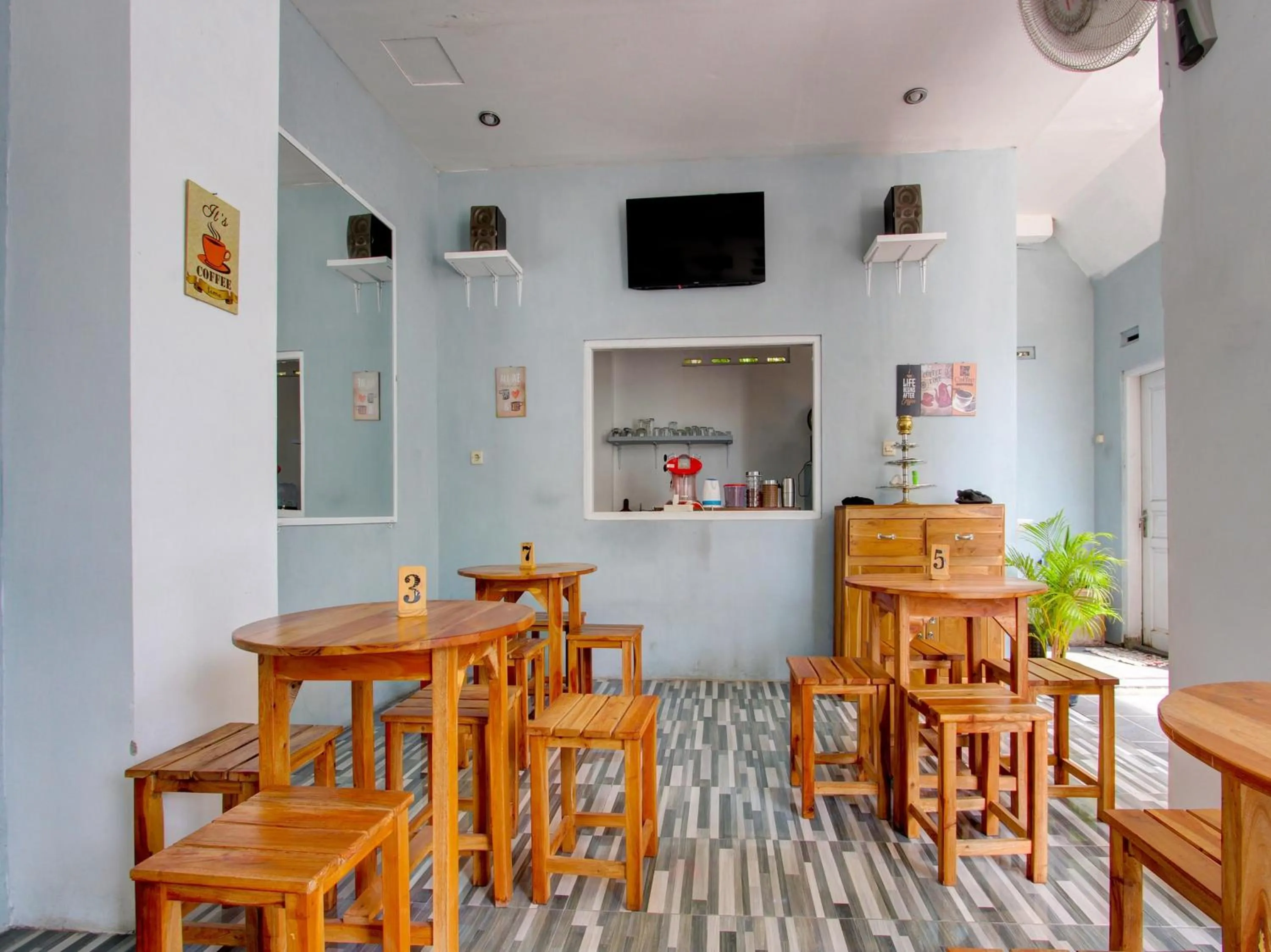 Lobby or reception in OYO 93188 Soren Hotel And Coffee