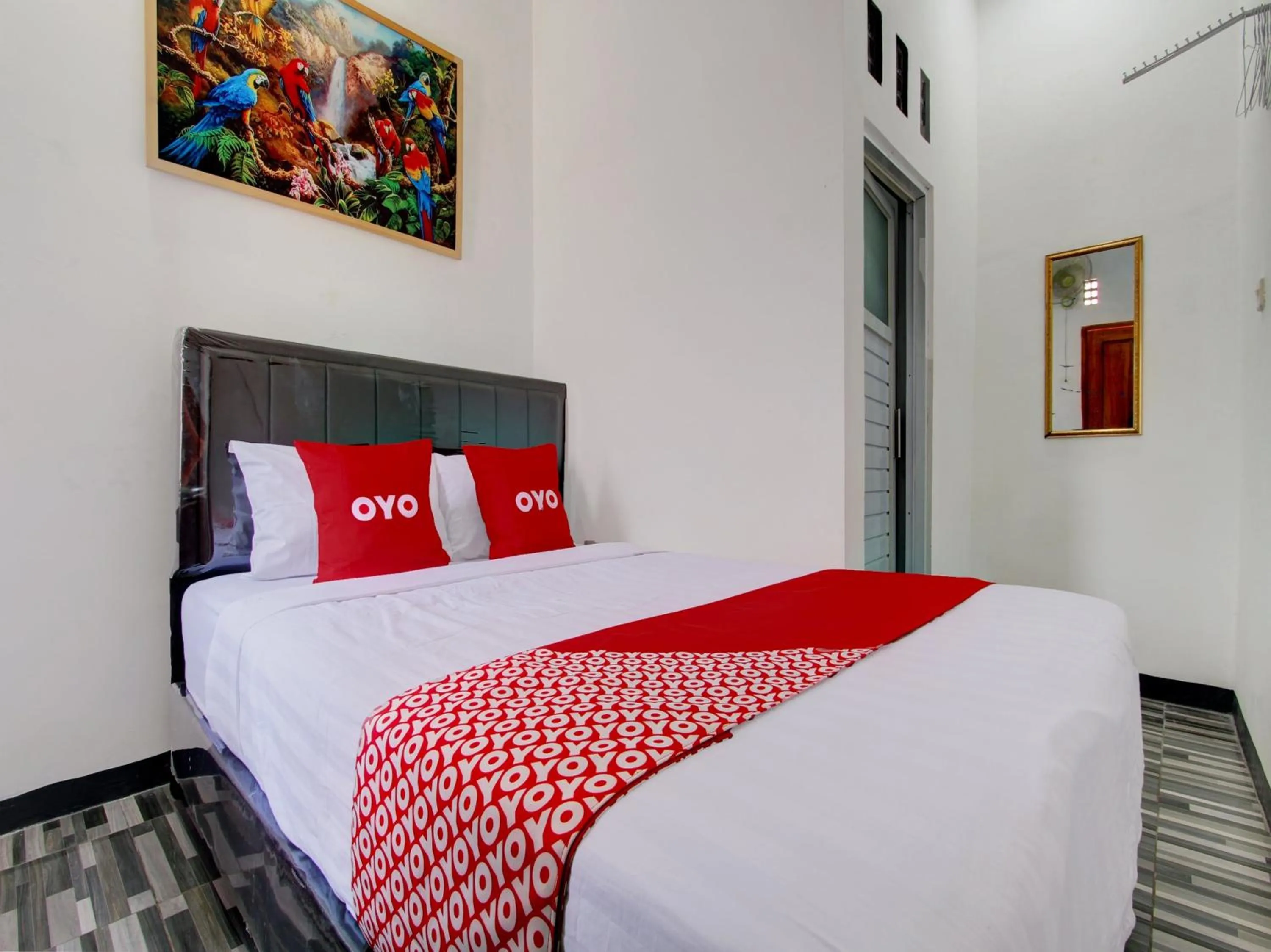 Bedroom in OYO 93188 Soren Hotel And Coffee