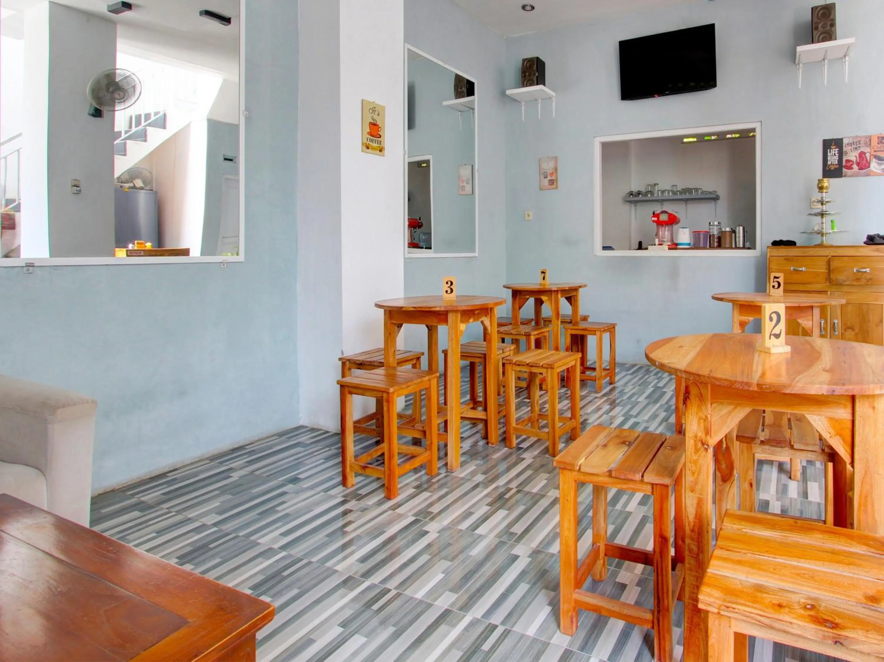 Lobby or reception in OYO 93188 Soren Hotel And Coffee