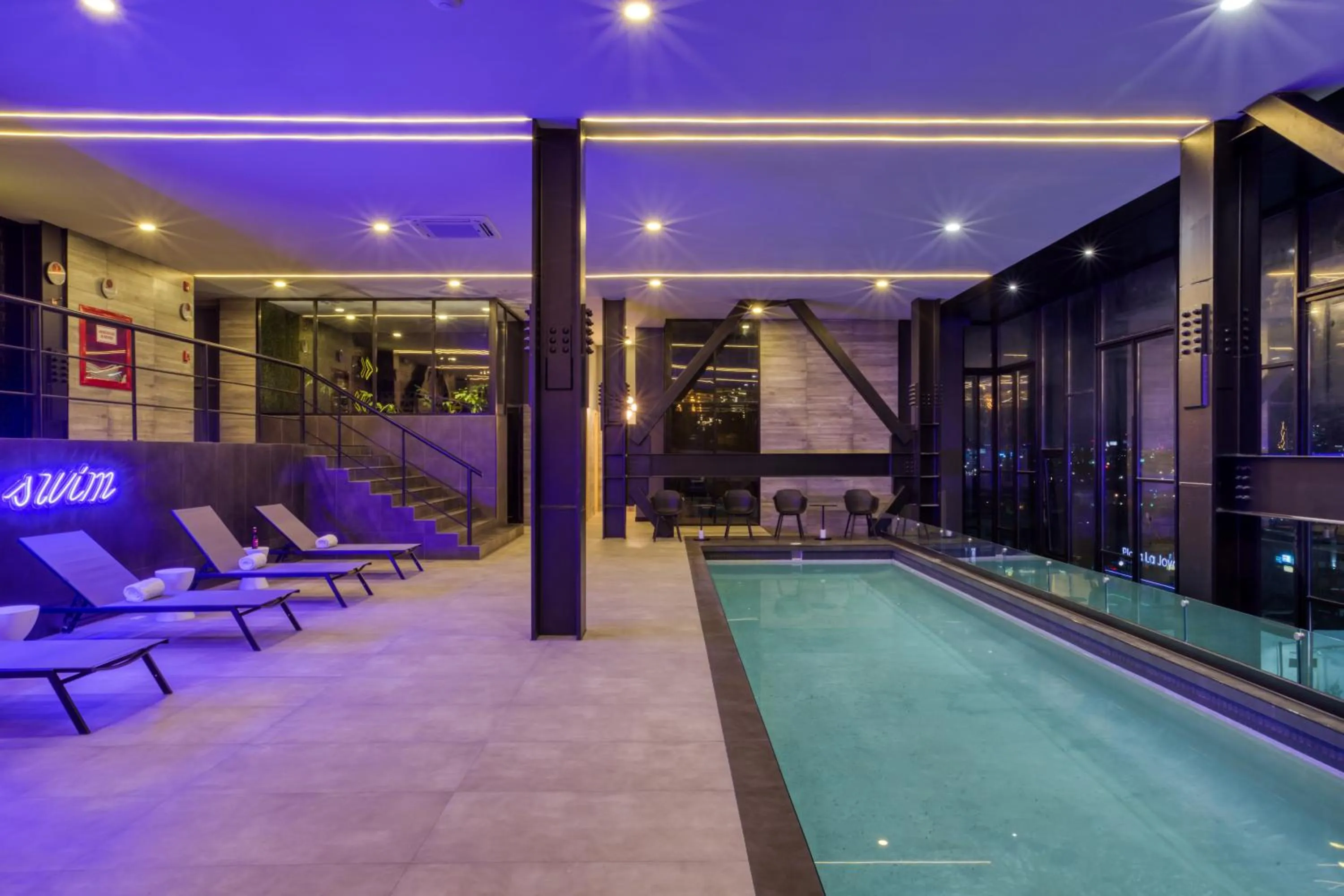 Swimming pool in Downtown Designer Apartments by ULIV