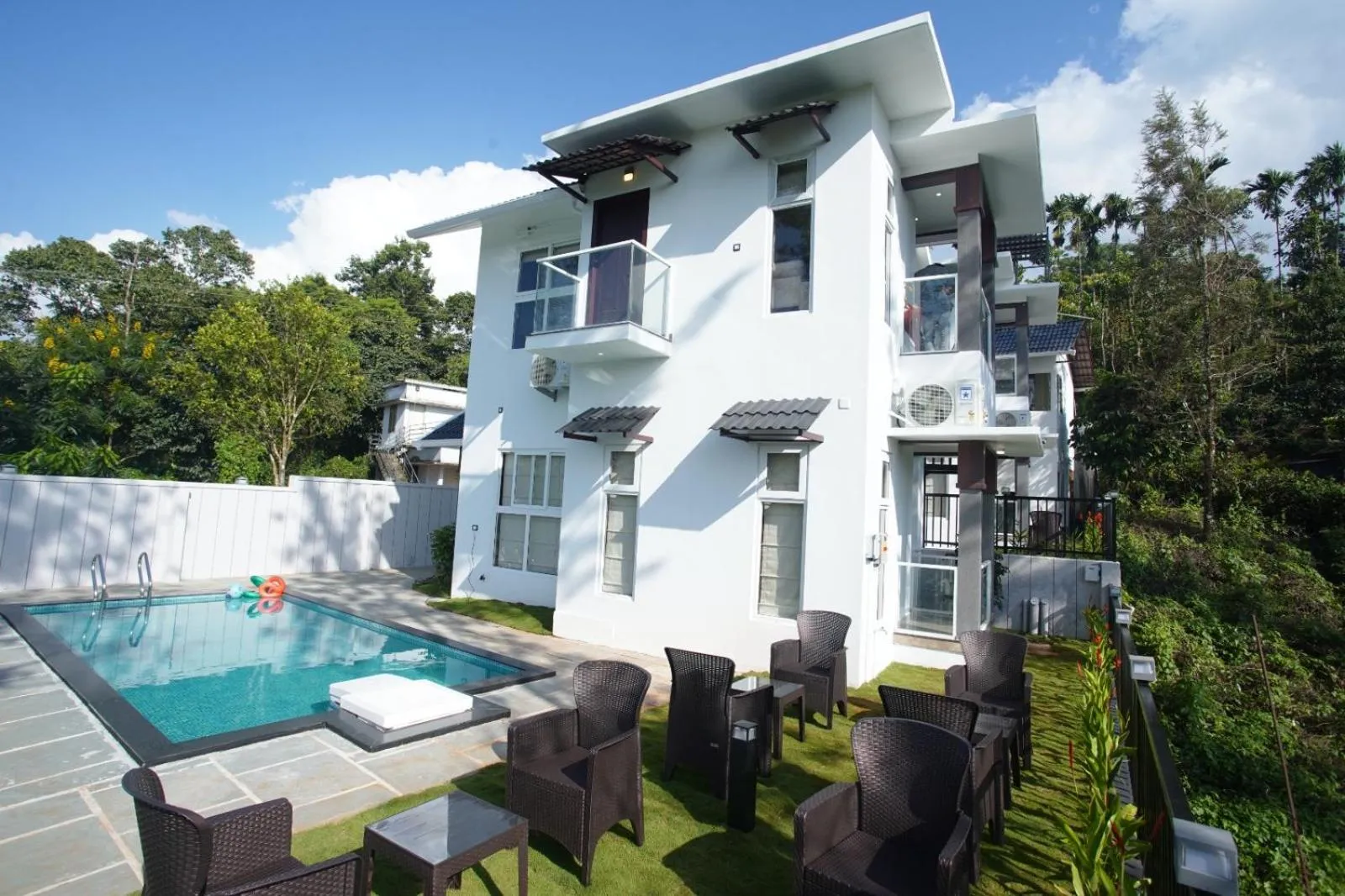 Pool view in Pabis luxurious stay