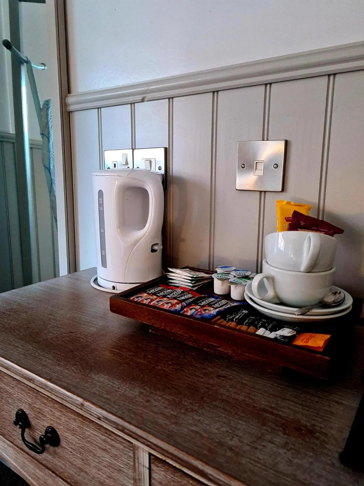 Coffee/tea facilities in The Royal Sutton