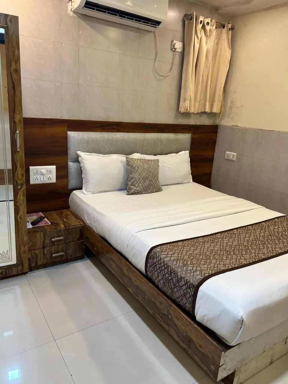 Bed in Hotel KF Residency