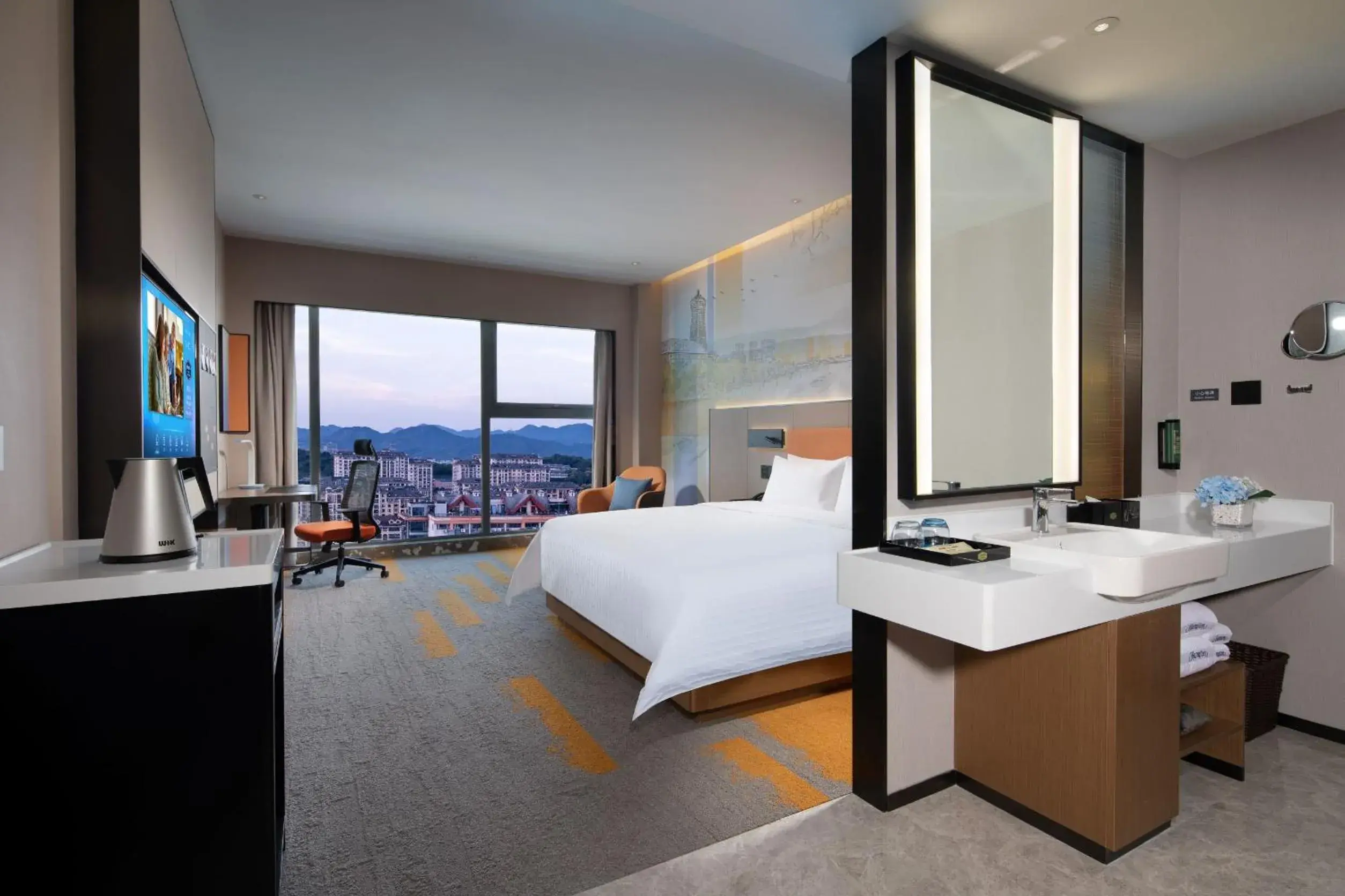Deluxe King Room with Mountain View in Hampton by Hilton Hangzhou Zhuantang Academy of Fine Arts Deluxe King Room with Mountain View in Hampton by Hilton Hangzhou Zhuantang Academy of Fine Arts