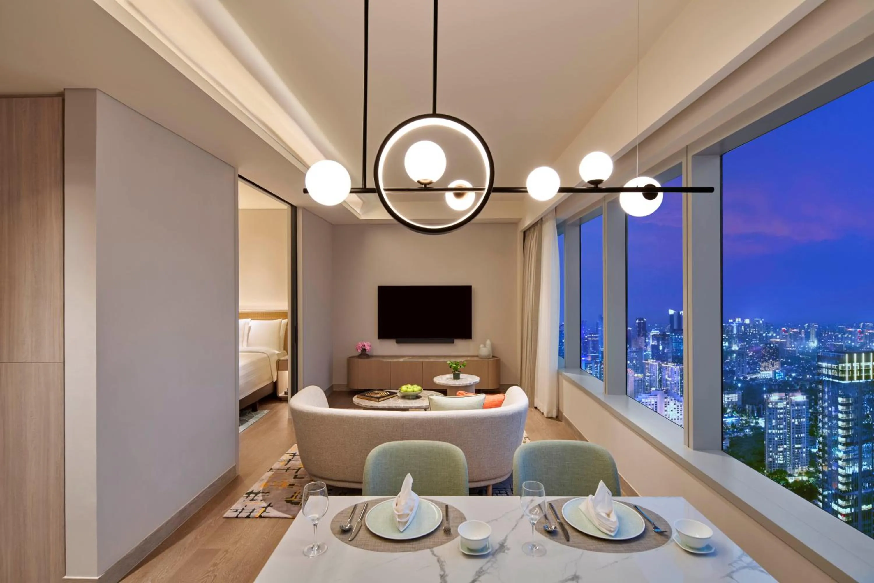 Dining area, Bed in PARKROYAL Serviced Suites Jakarta