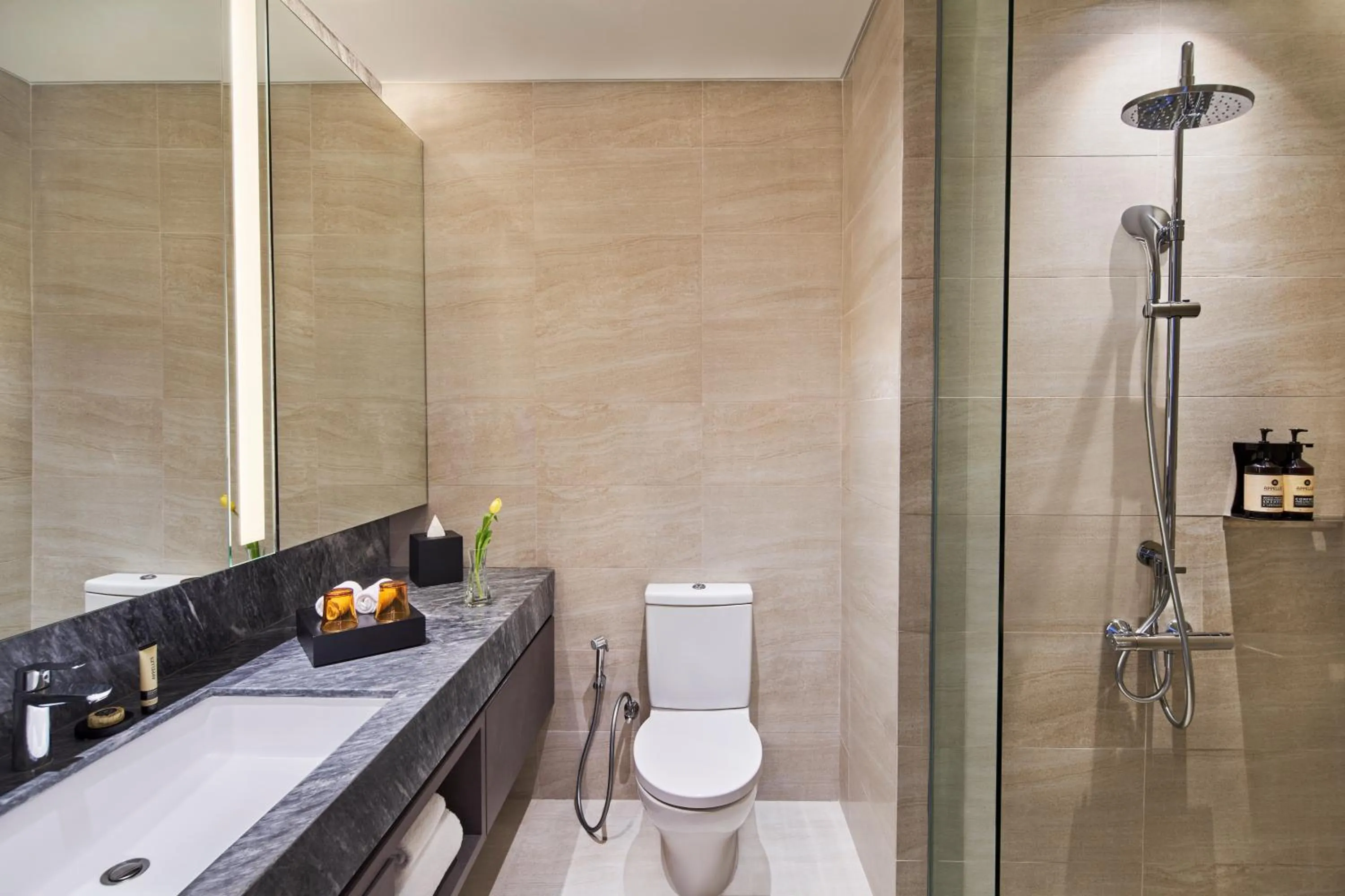 Shower in PARKROYAL Serviced Suites Jakarta
