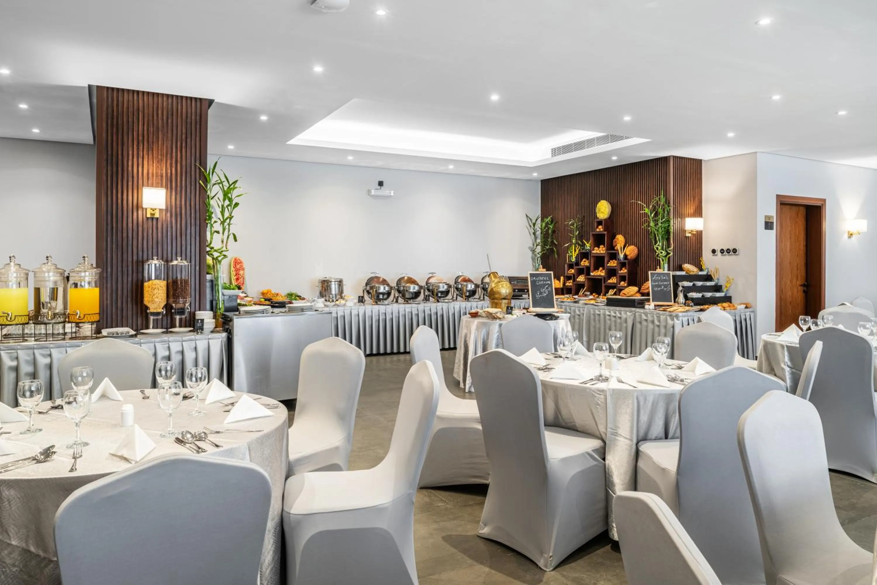 Restaurant/places to eat in Elaf Qinwan Hotel